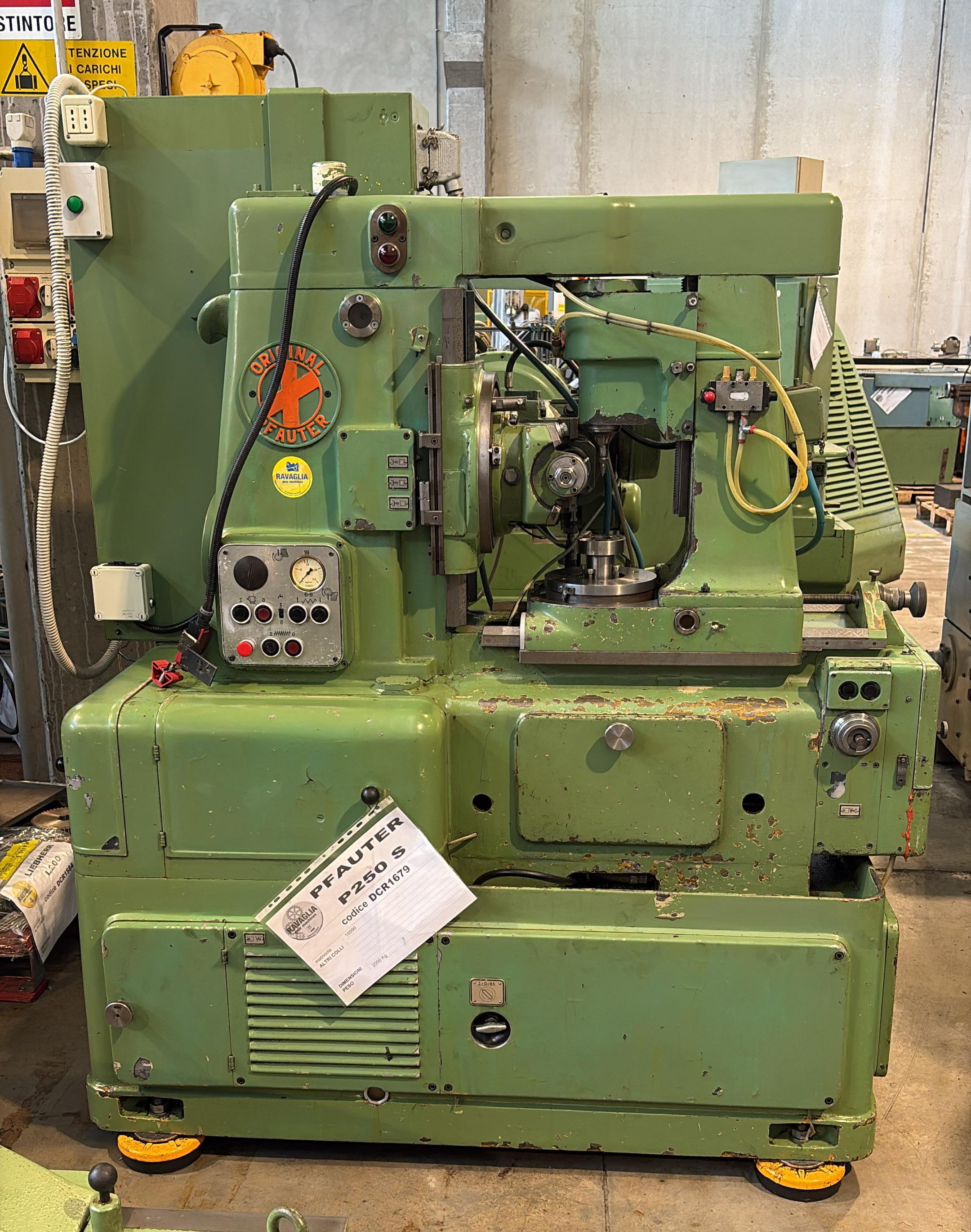 Usato Dentatrice a creatore PFAUTER P 250 S