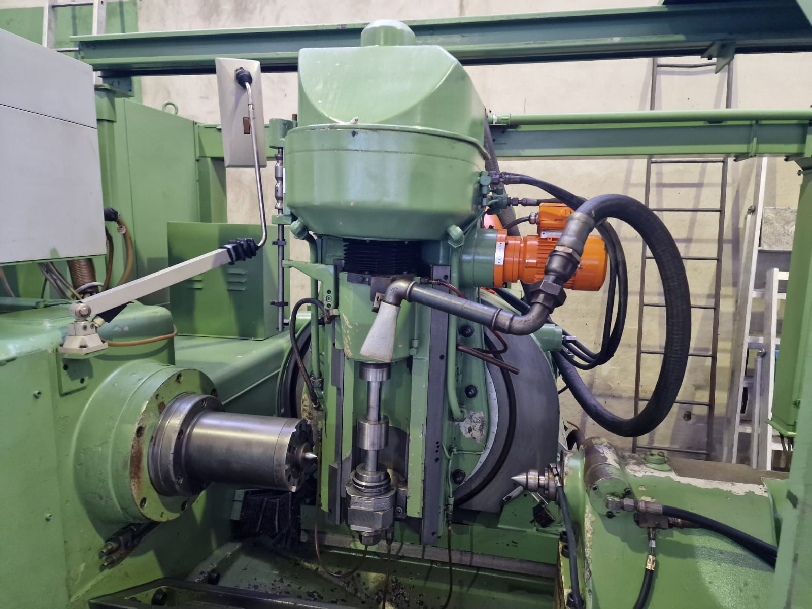 Usato Dentatrice a creatore PFAUTER P 250 H