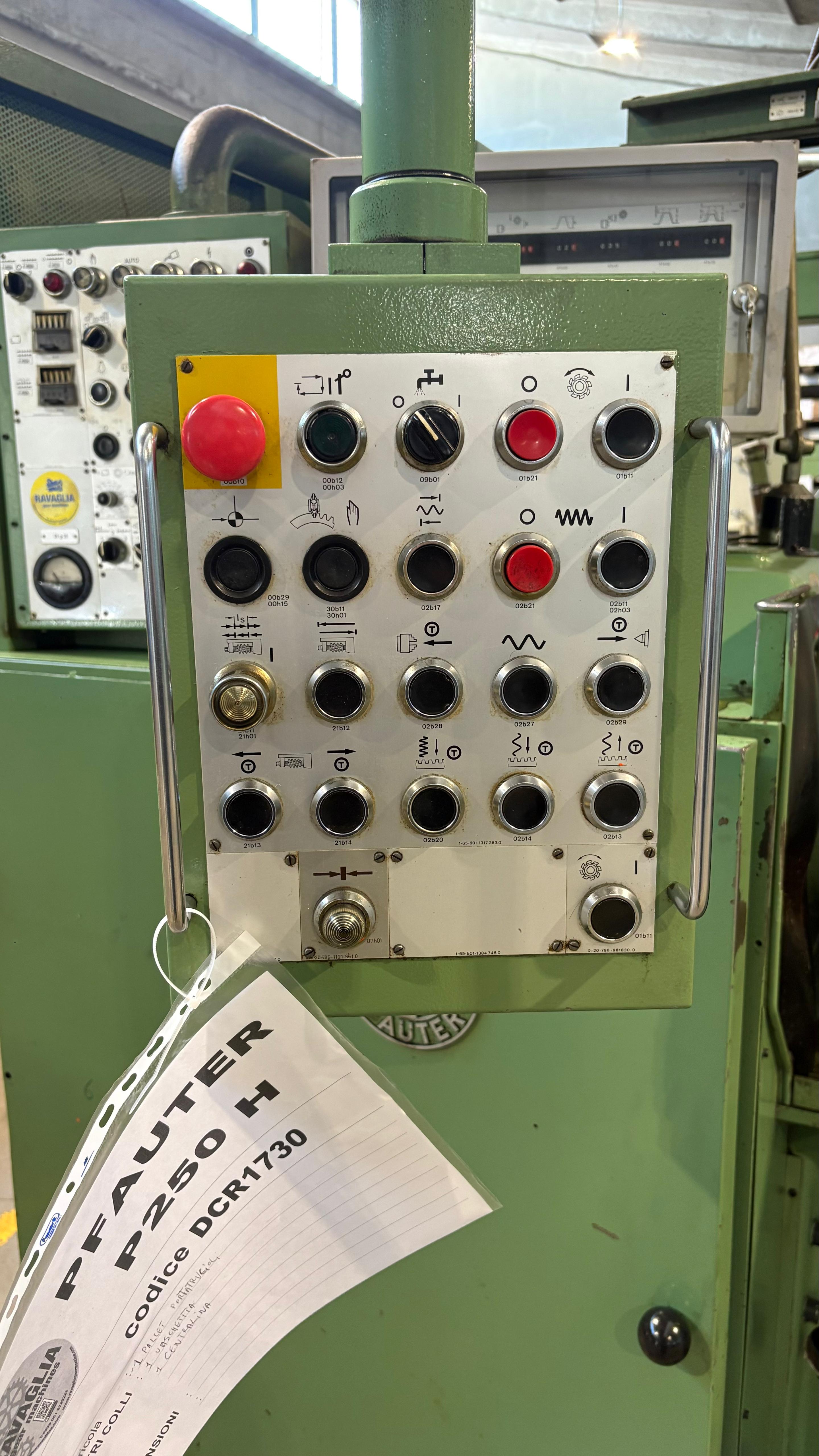 Usato Dentatrice a creatore PFAUTER P 250 H