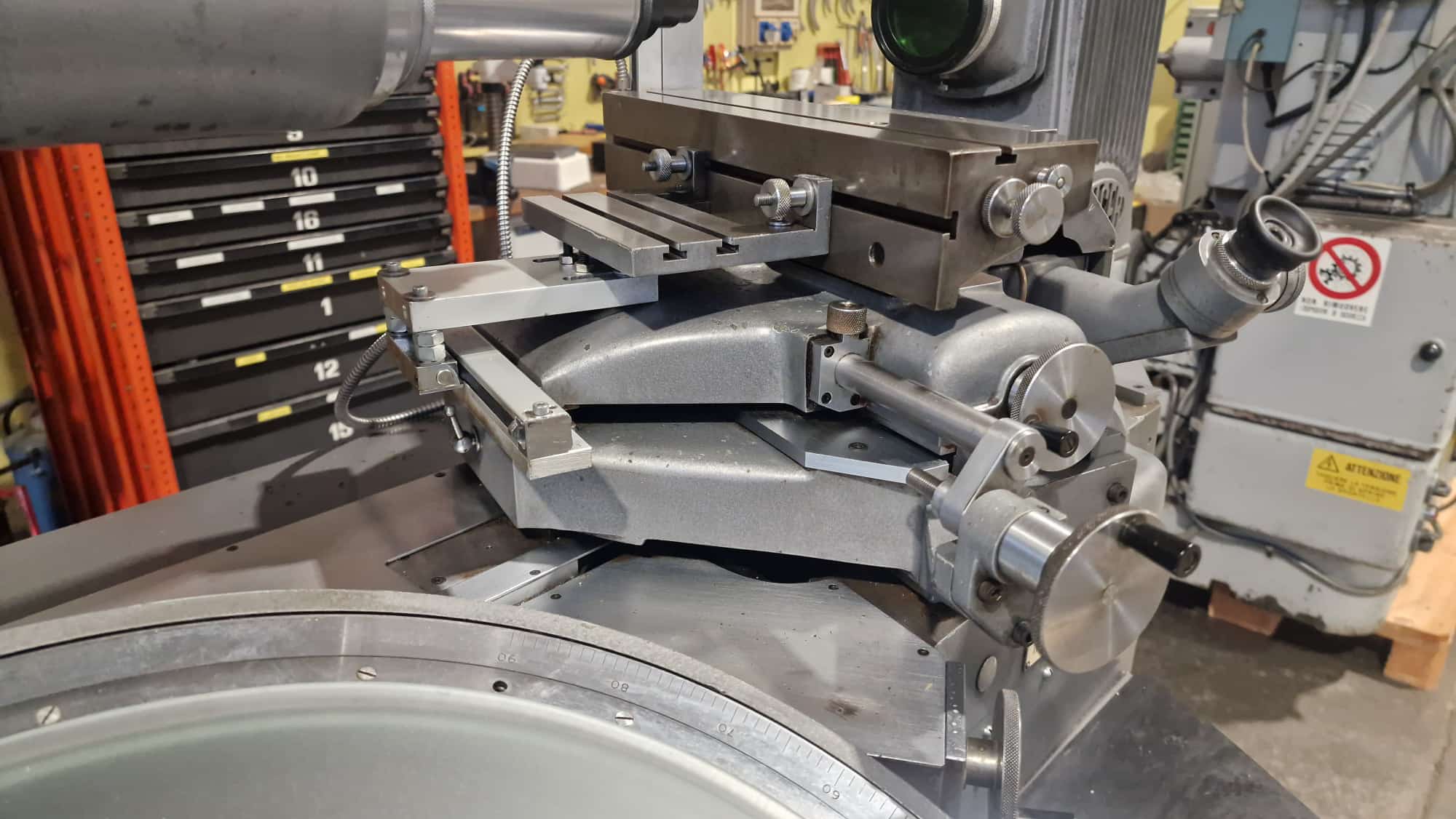 Usato Proiettore universale inclinabile HILGER