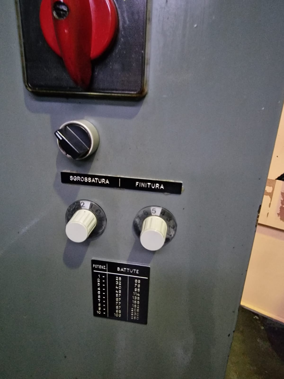 Usato Dentatrice a coltello LORENZ S8/630