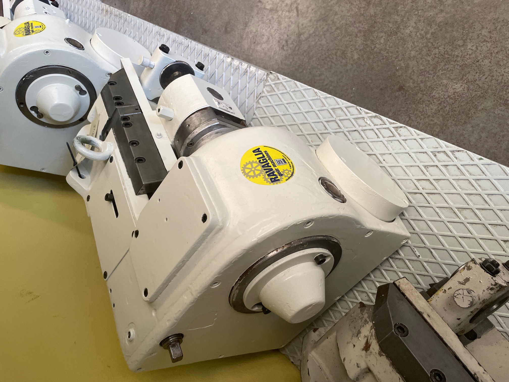 Usato Testa ApFW per fresatrici per viti e filetti HECKERT (Stock no. T12)