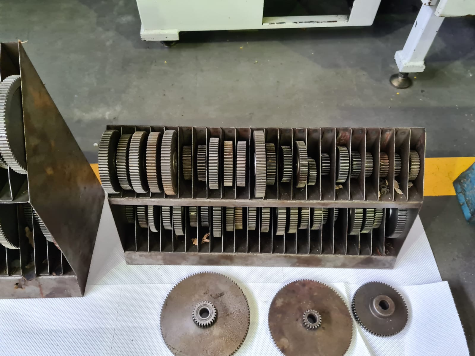 Usato Dentatrice a creatore verticale MIKRON 102.05 MPS