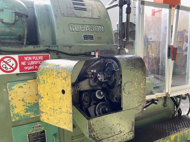 Usato Dentatrice per ingranaggi conici spiral GLEASON 26