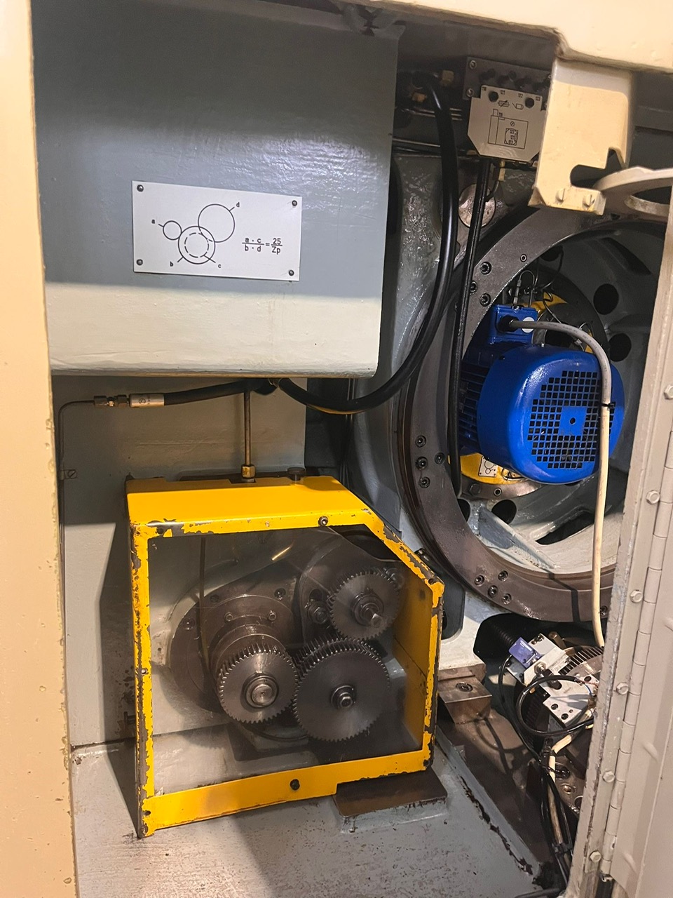 Usato Dentatrice per conici diritti MODUL ZFTK 250/1