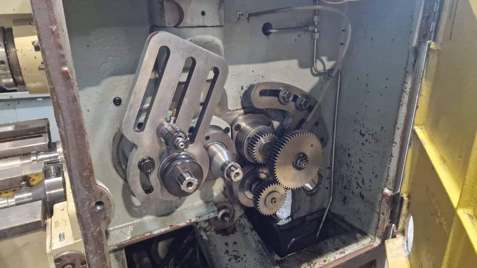 Usato Fresatrice per viti e filetti HECKERT ZFWVG 250x1250