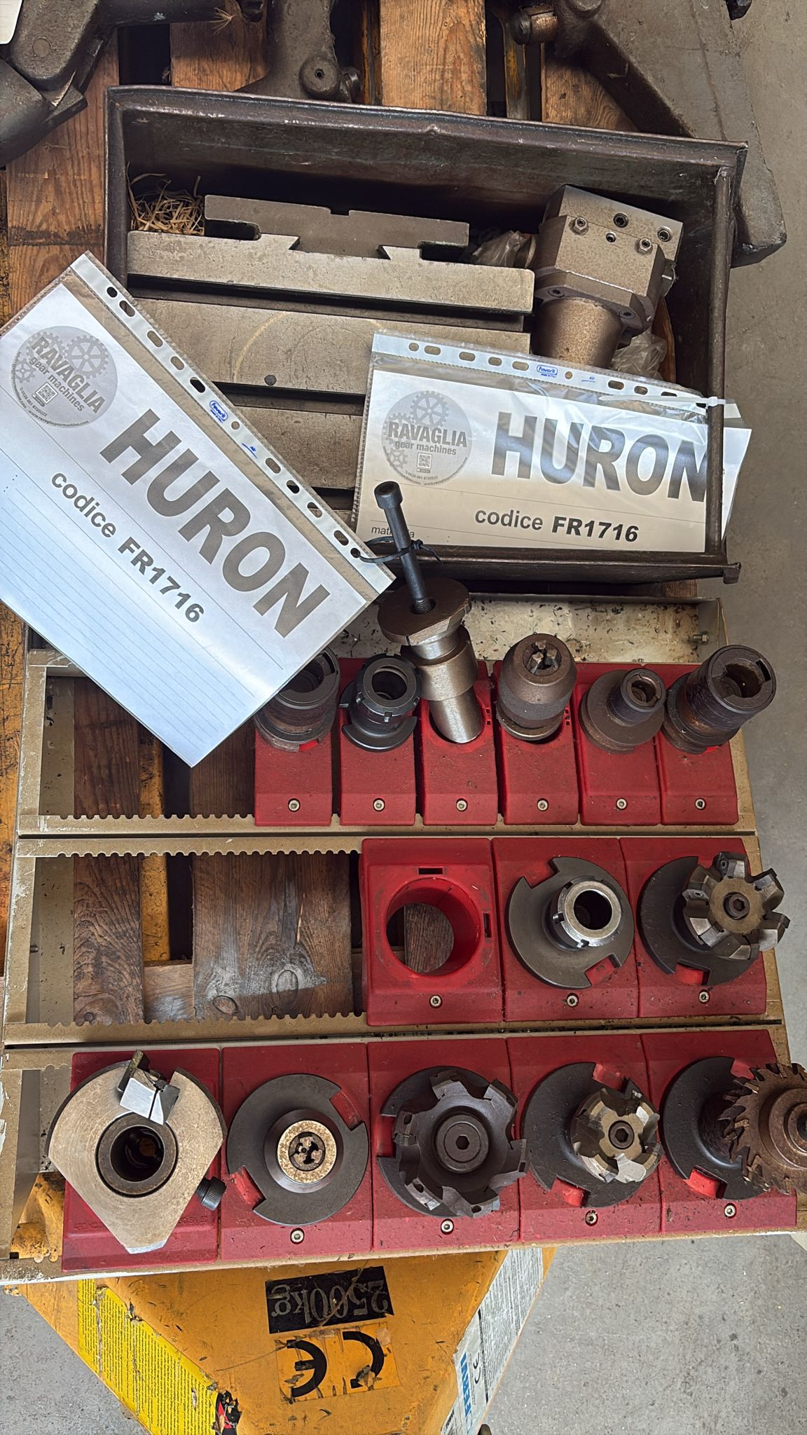 Usato Fresatrice universale visualizzata HURON MU 6