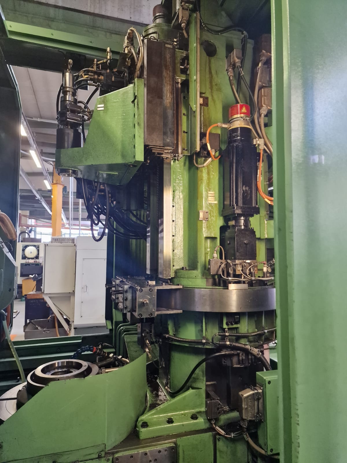 Usato Dentatrice a creatore LIEBHERR LC 752 CNC