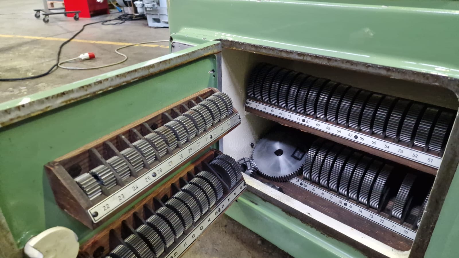 Usato Dentatrice a creatore PFAUTER P 250