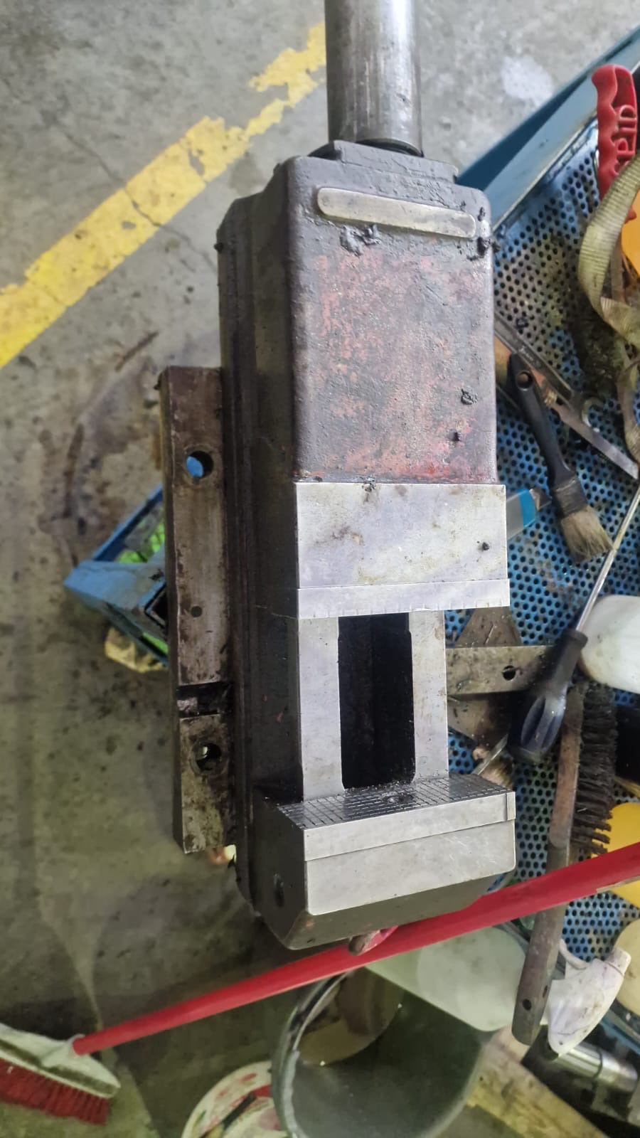 Usato Fresatrice per cremagliere DONAU KNAPP UZFM 300H