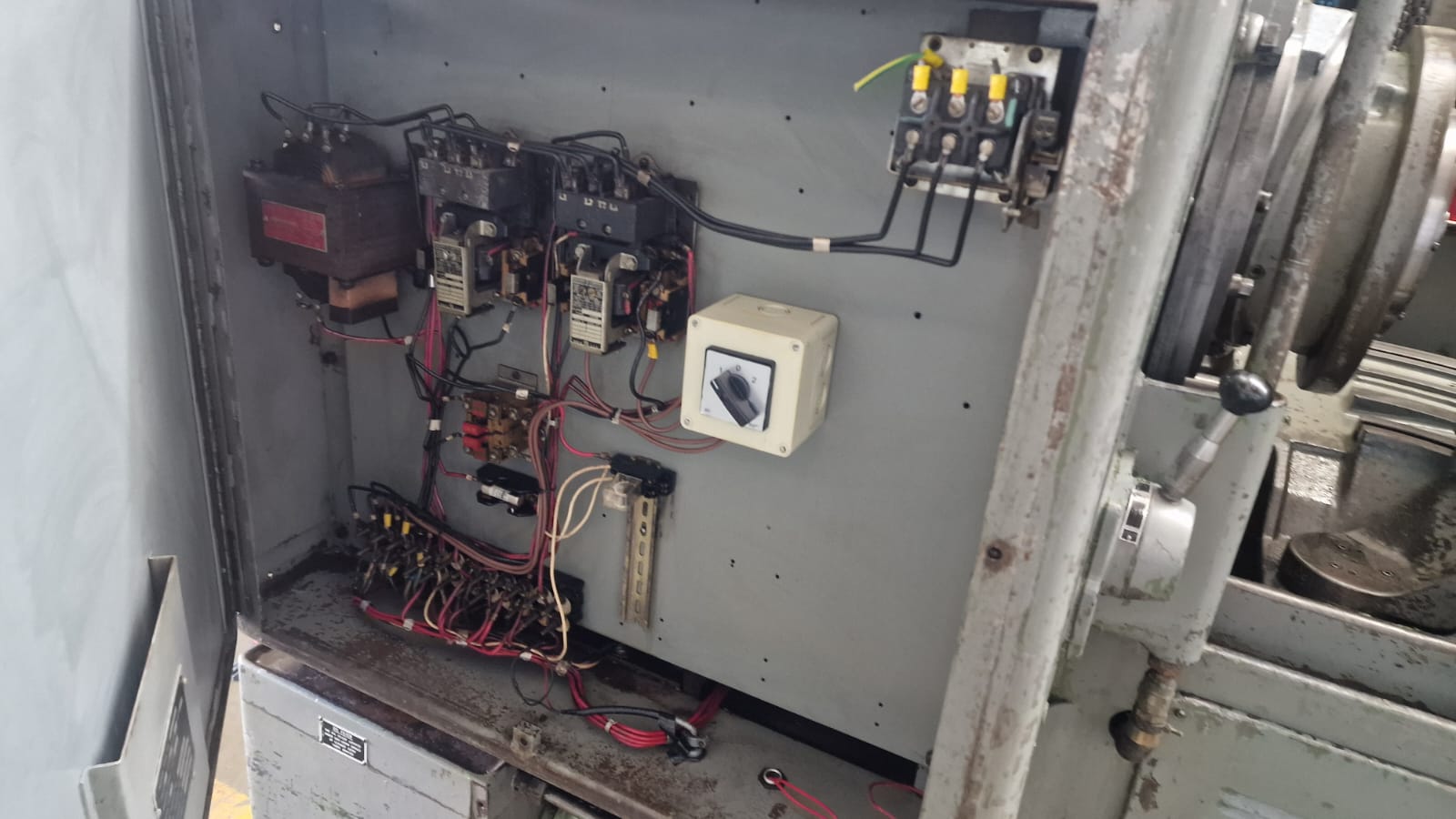 Usato Dentatrice per ingranaggi conici spiral GLEASON 116