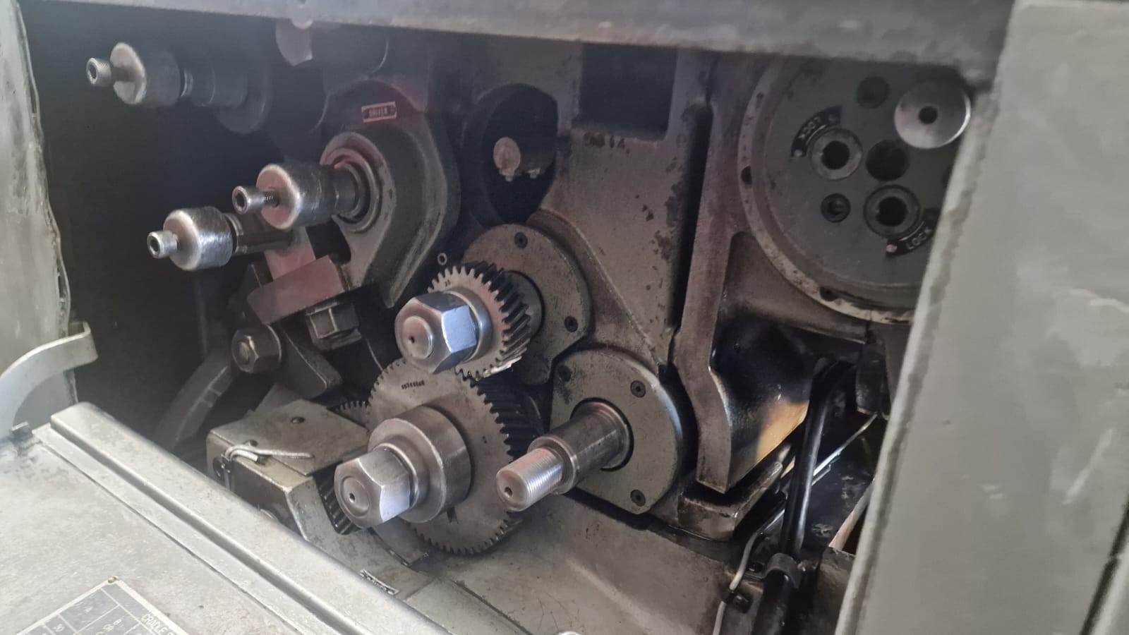 Usato Dentatrice per ingranaggi conici spiral GLEASON 116