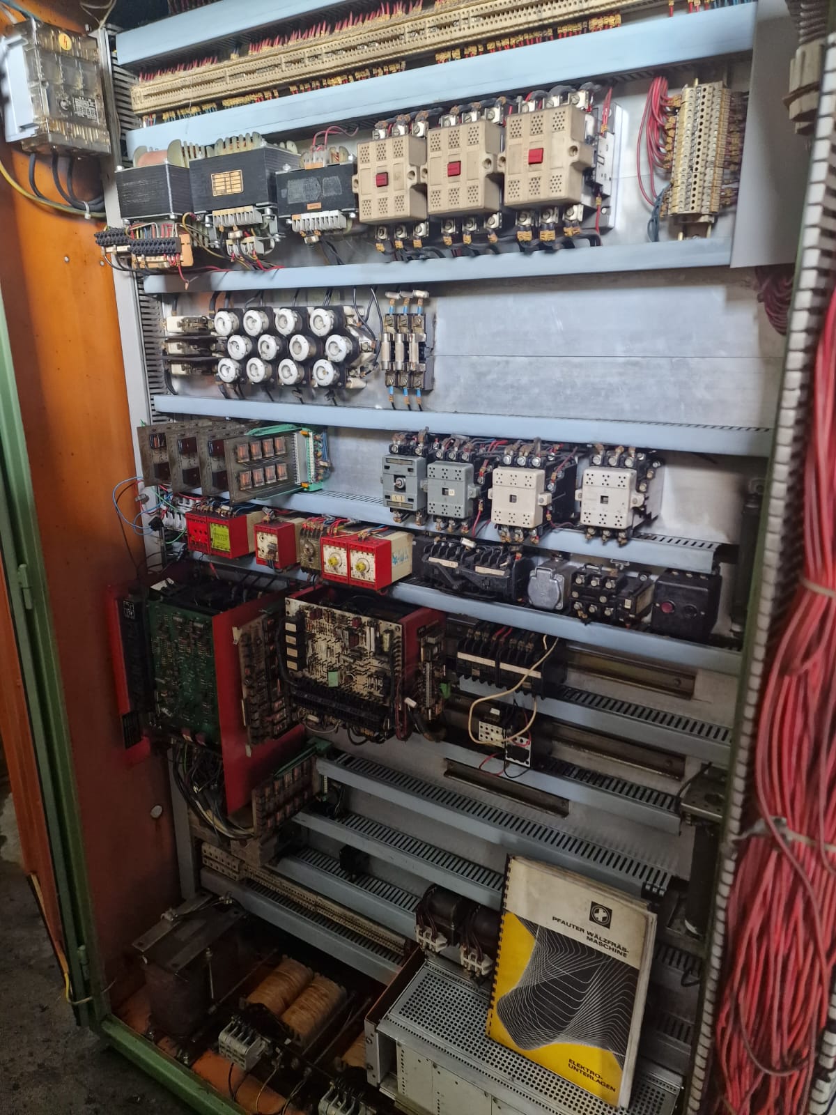 Usato Dentatrice a creatore PFAUTER P 250 H