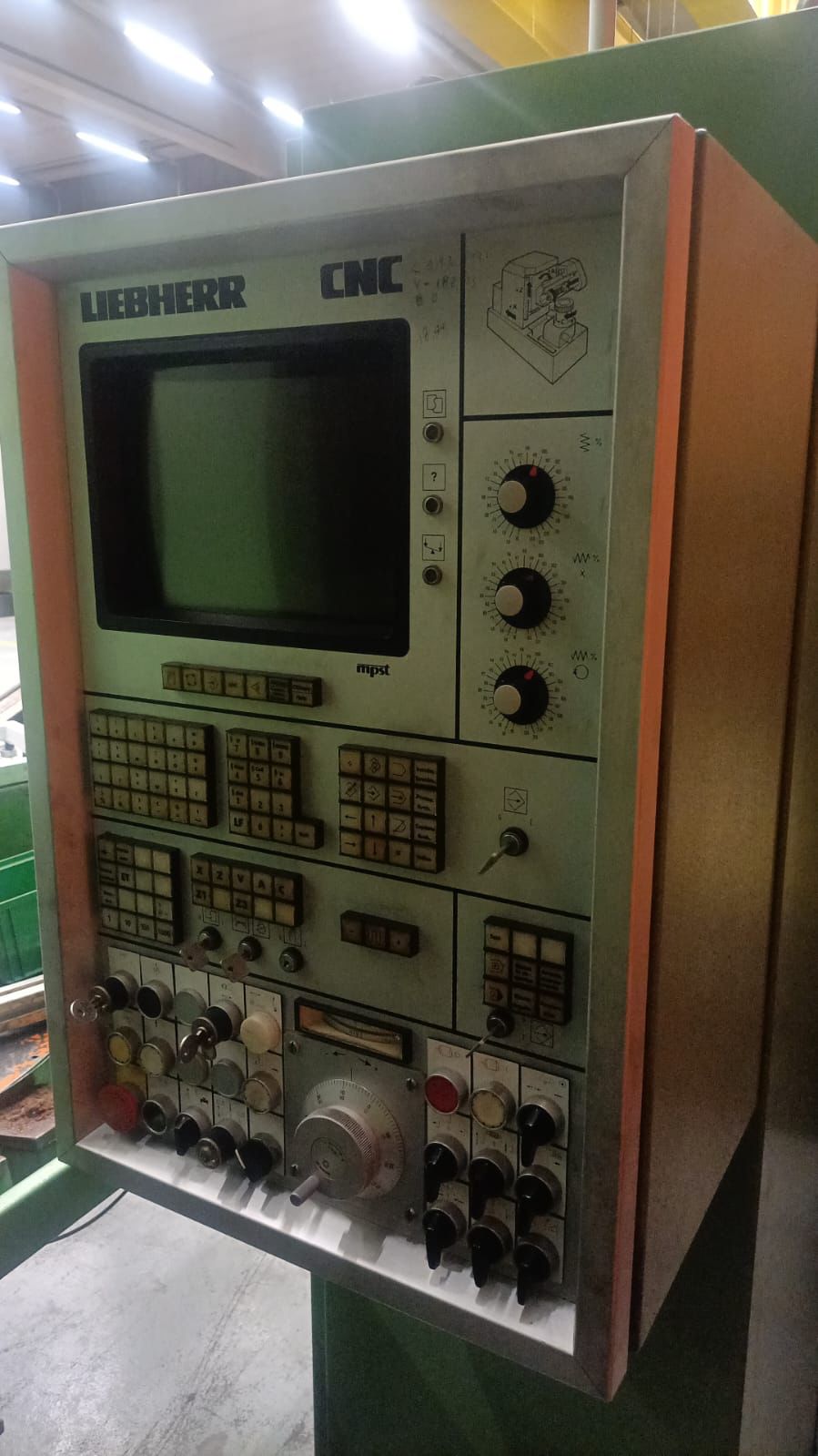 Usato Dentatrice a creatore LIEBHERR LC 752 CNC