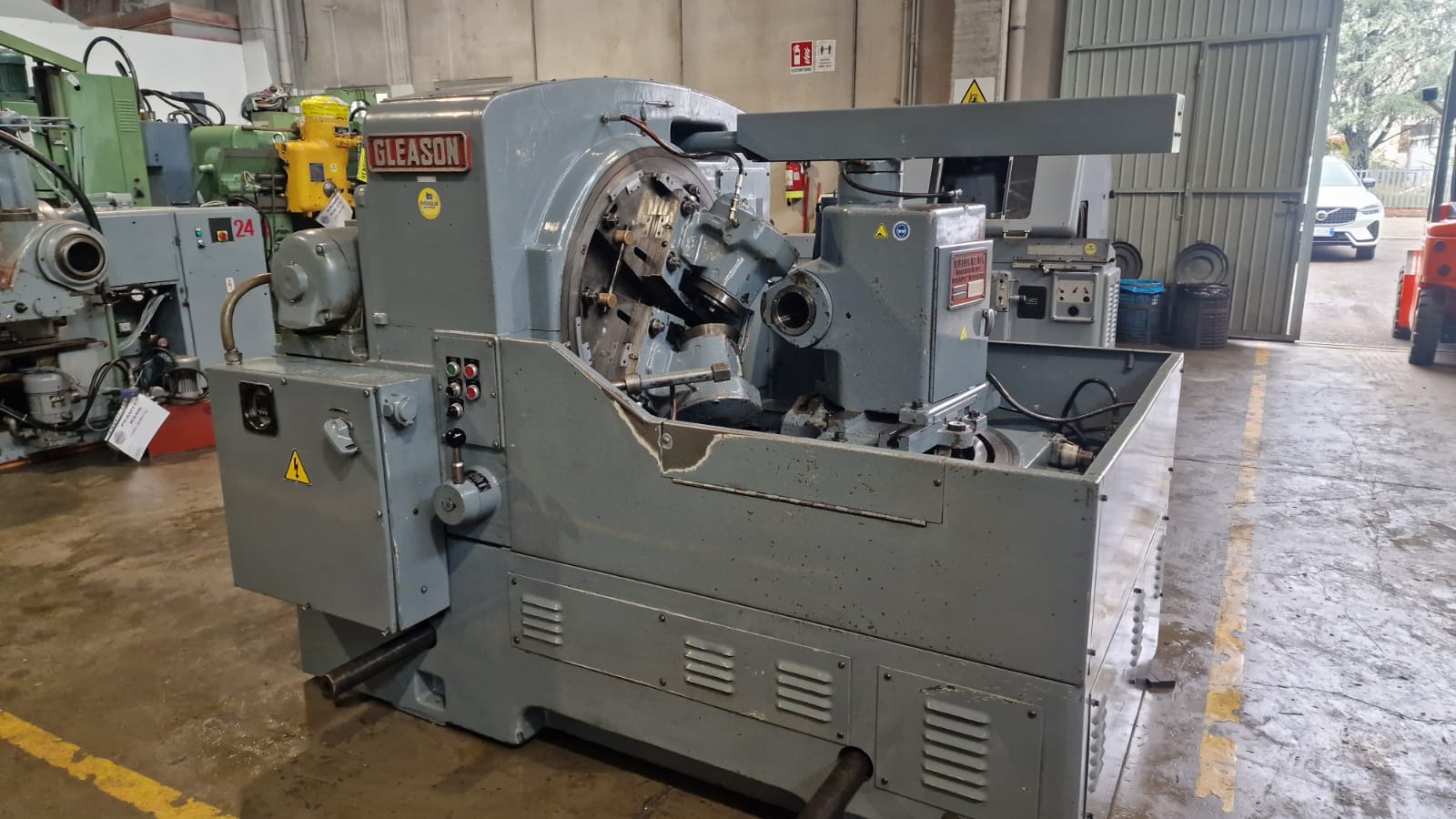 Usato Dentatrice per ingranaggi conici diritti GLEASON 104 Coniflex