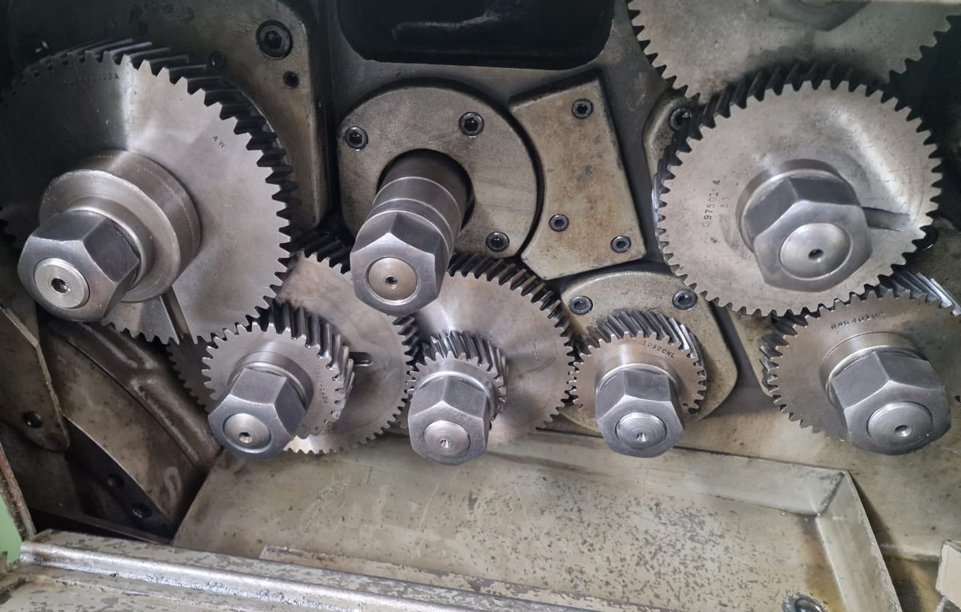 Usato Dentatrice per ingranaggi conici spiral GLEASON 116