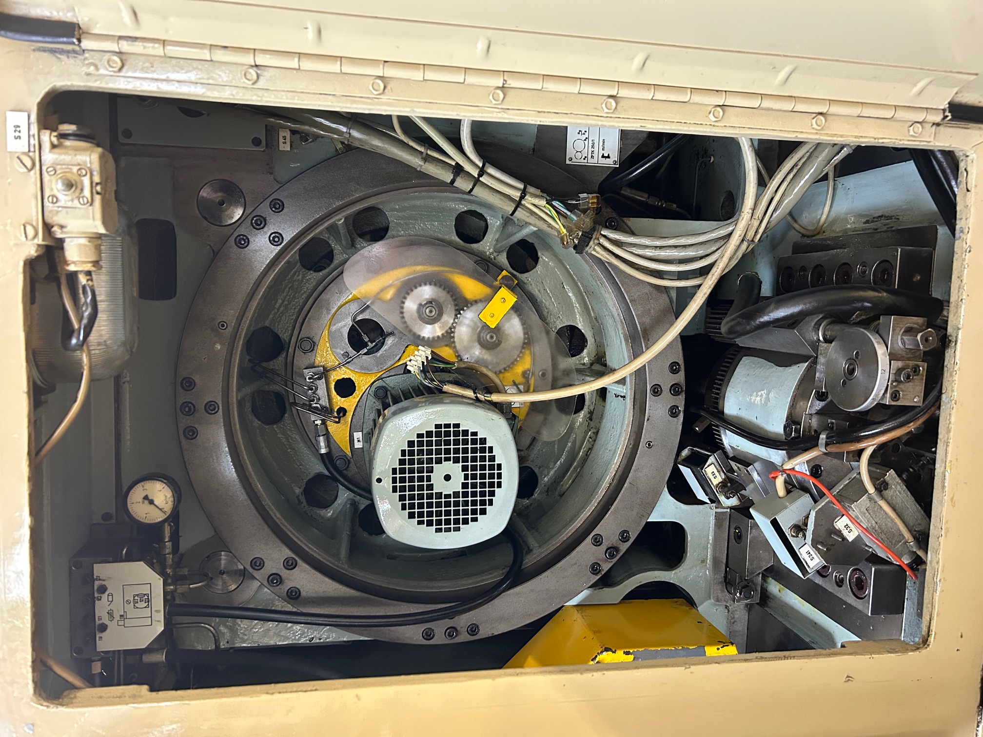 Usato Dentatrice per conici diritti MODUL ZFTK 250/1