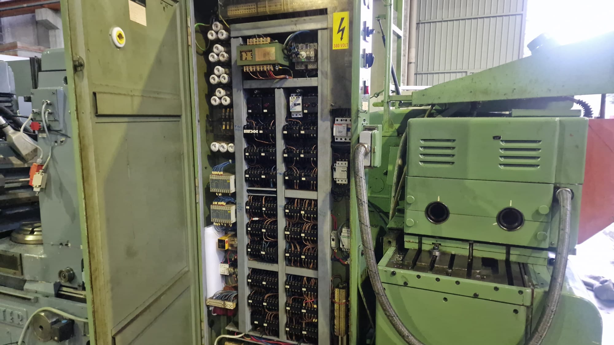 Usato Fresatrice per scanalati HURTH KF 32A 