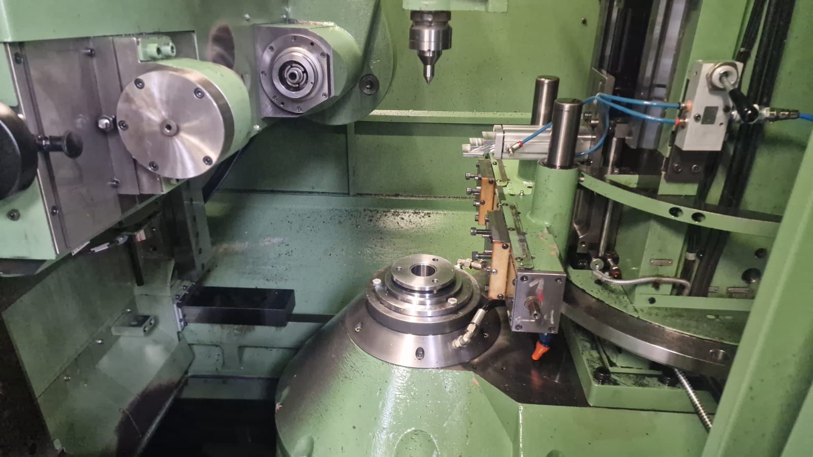 Usato Dentatrice a creatore LIEBHERR LC 282 CNC