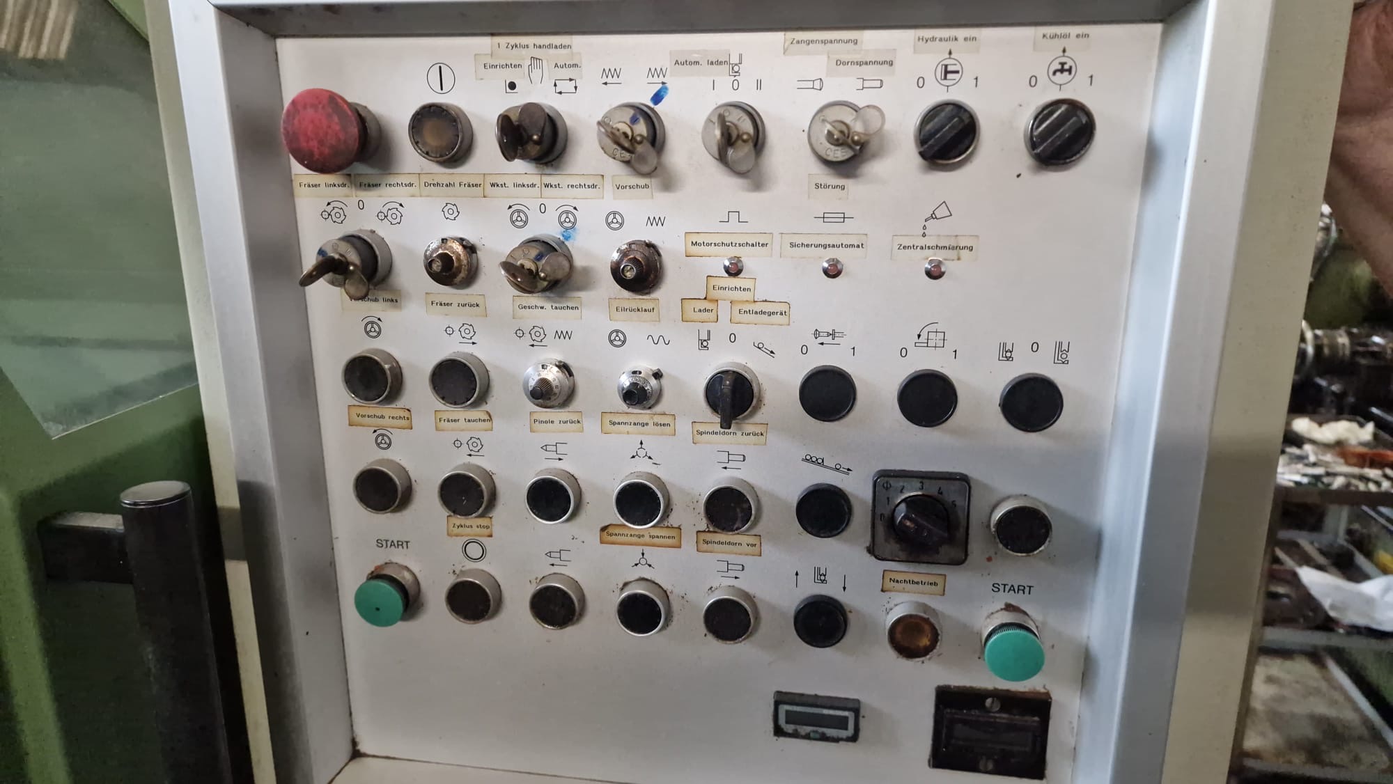 Usato Fresatrice per viti e filetti LAMBERT SA 124-B