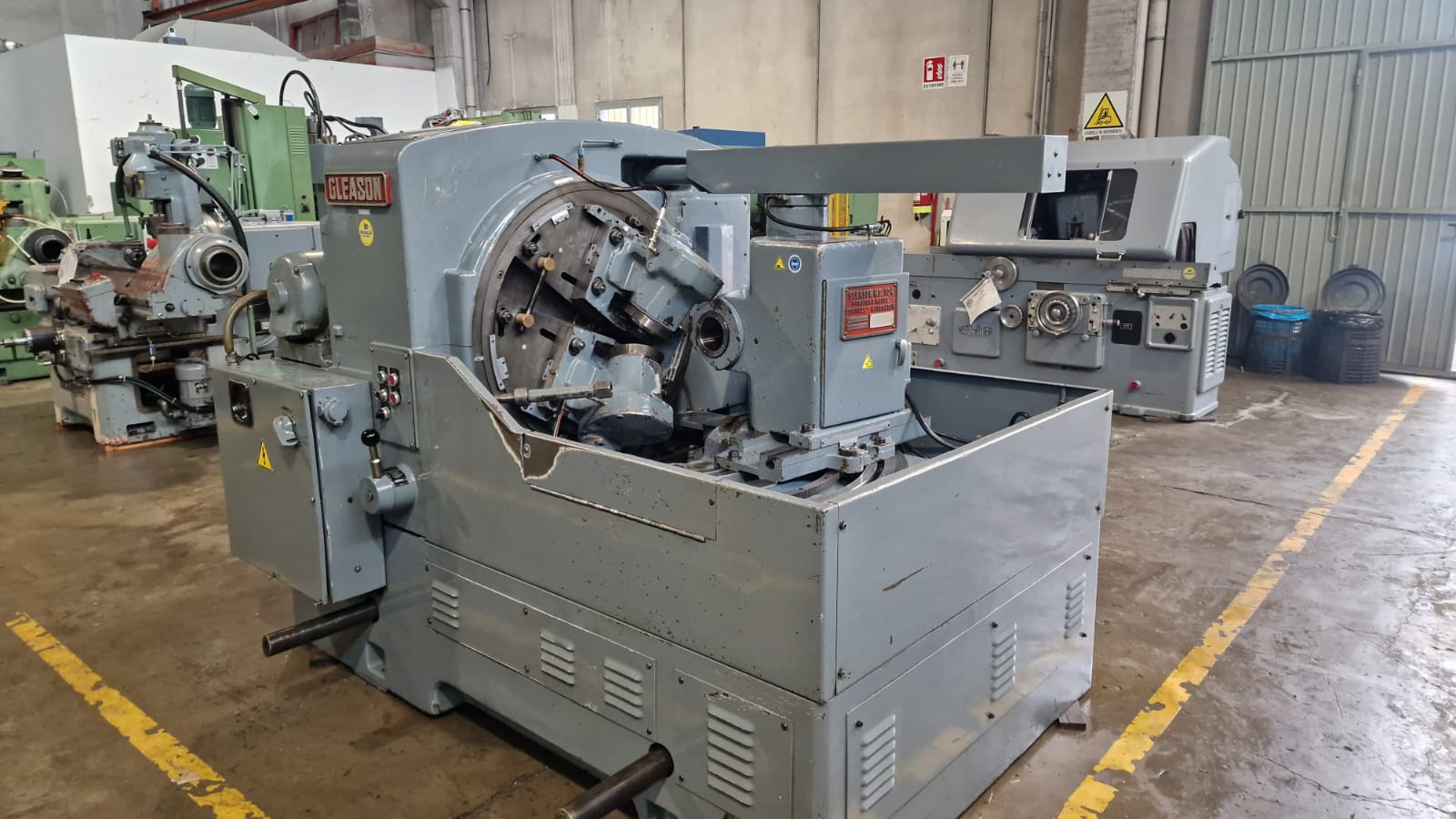 Usato Dentatrice per ingranaggi conici diritti GLEASON 104 Coniflex