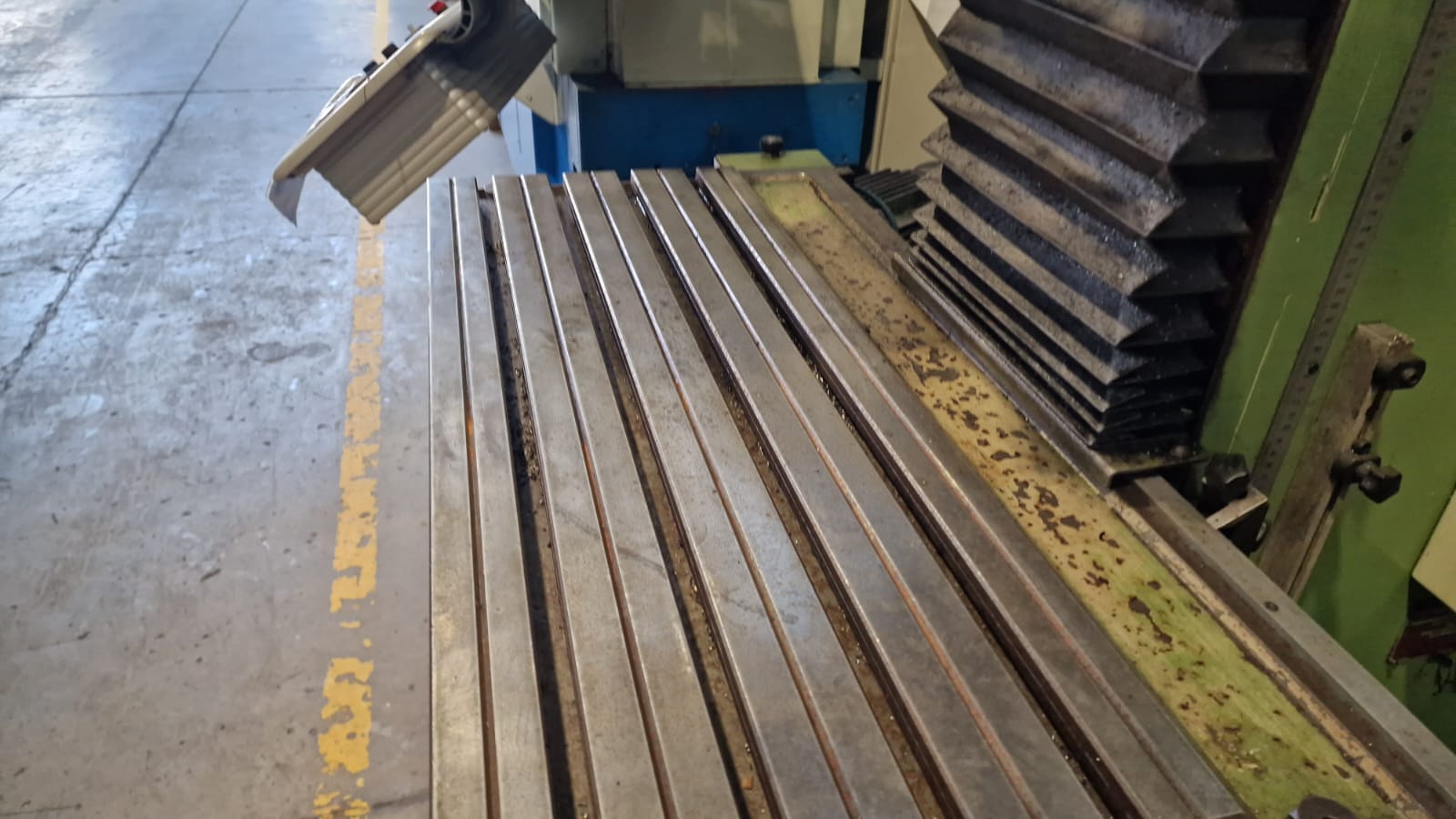 Usato Fresatrice visualizzata 3 assi CB FERRARI 