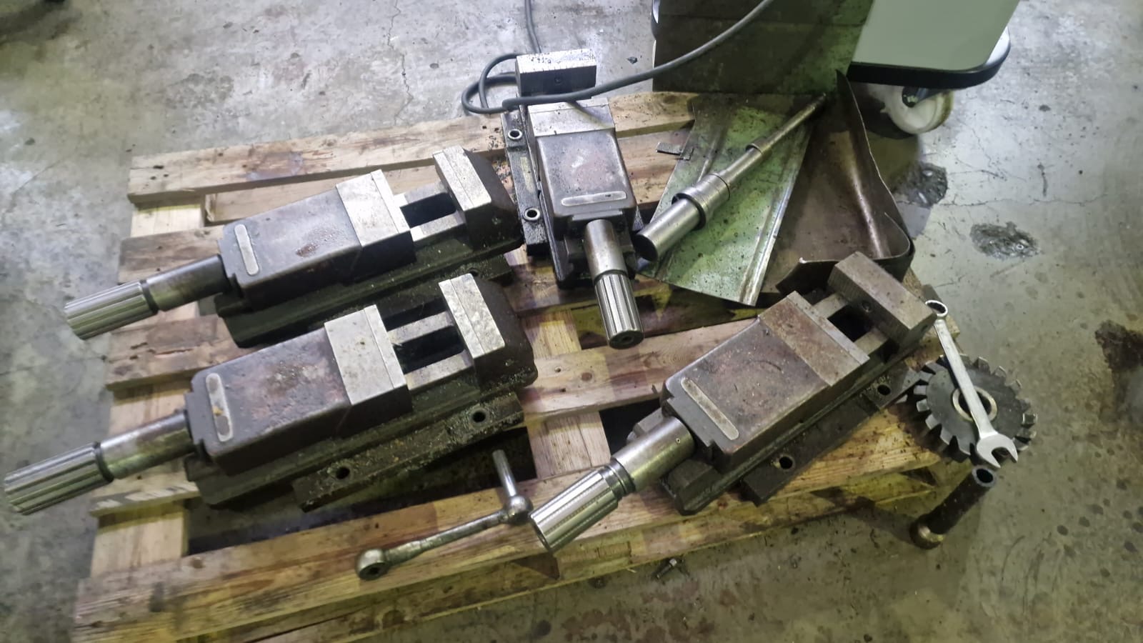 Usato Fresatrice per cremagliere DONAU KNAPP UZFM 300H