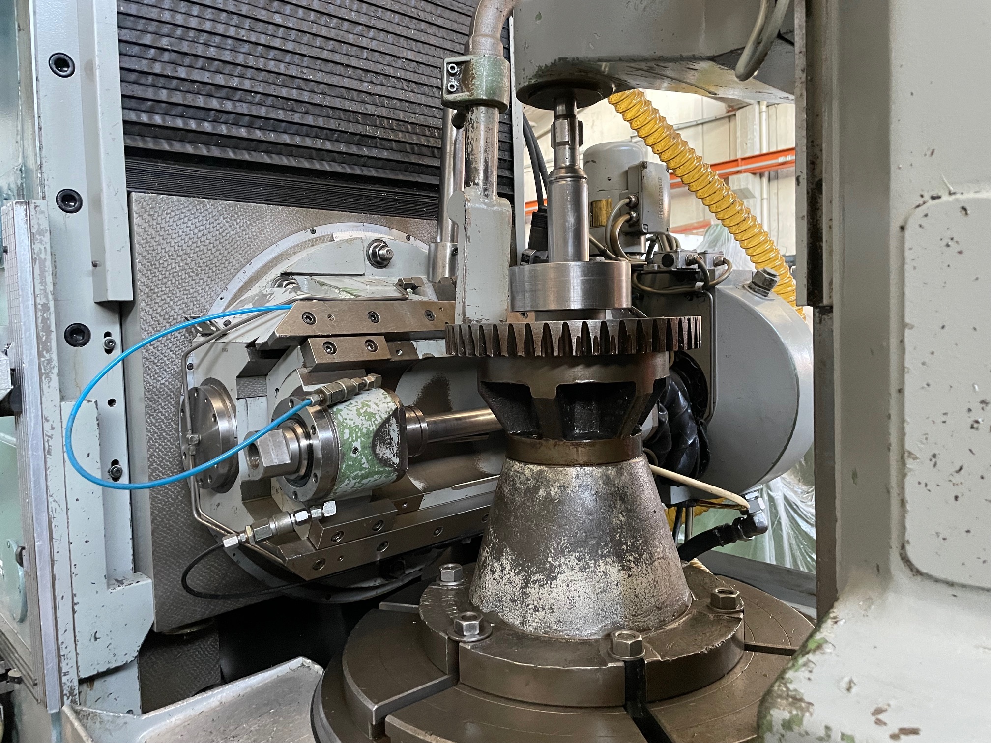 Usato Dentatrice a creatore LIEBHERR L 652