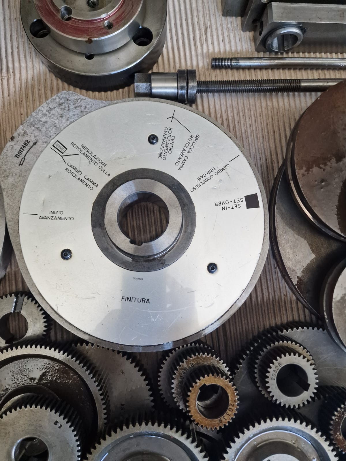 Usato Dentatrice per conici diritti GLEASON 710