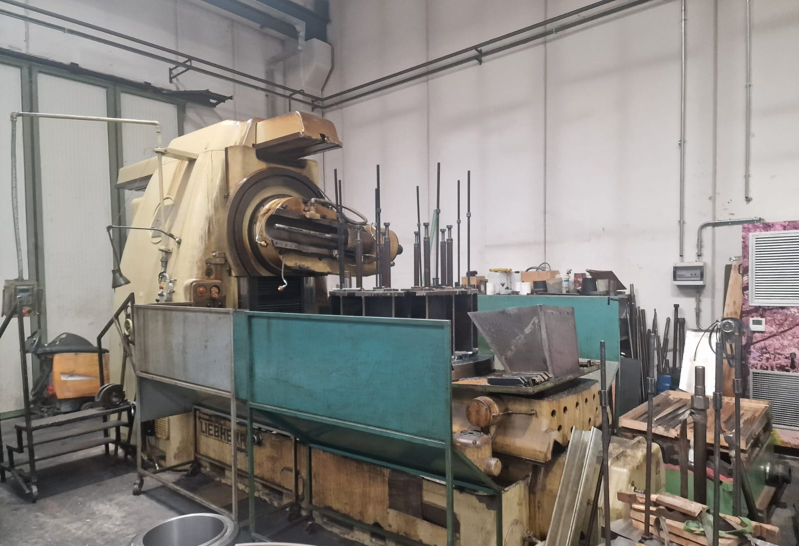 Usato Dentatrice a creatore LIEBHERR L 2200 - disponibile da Giugno 2024