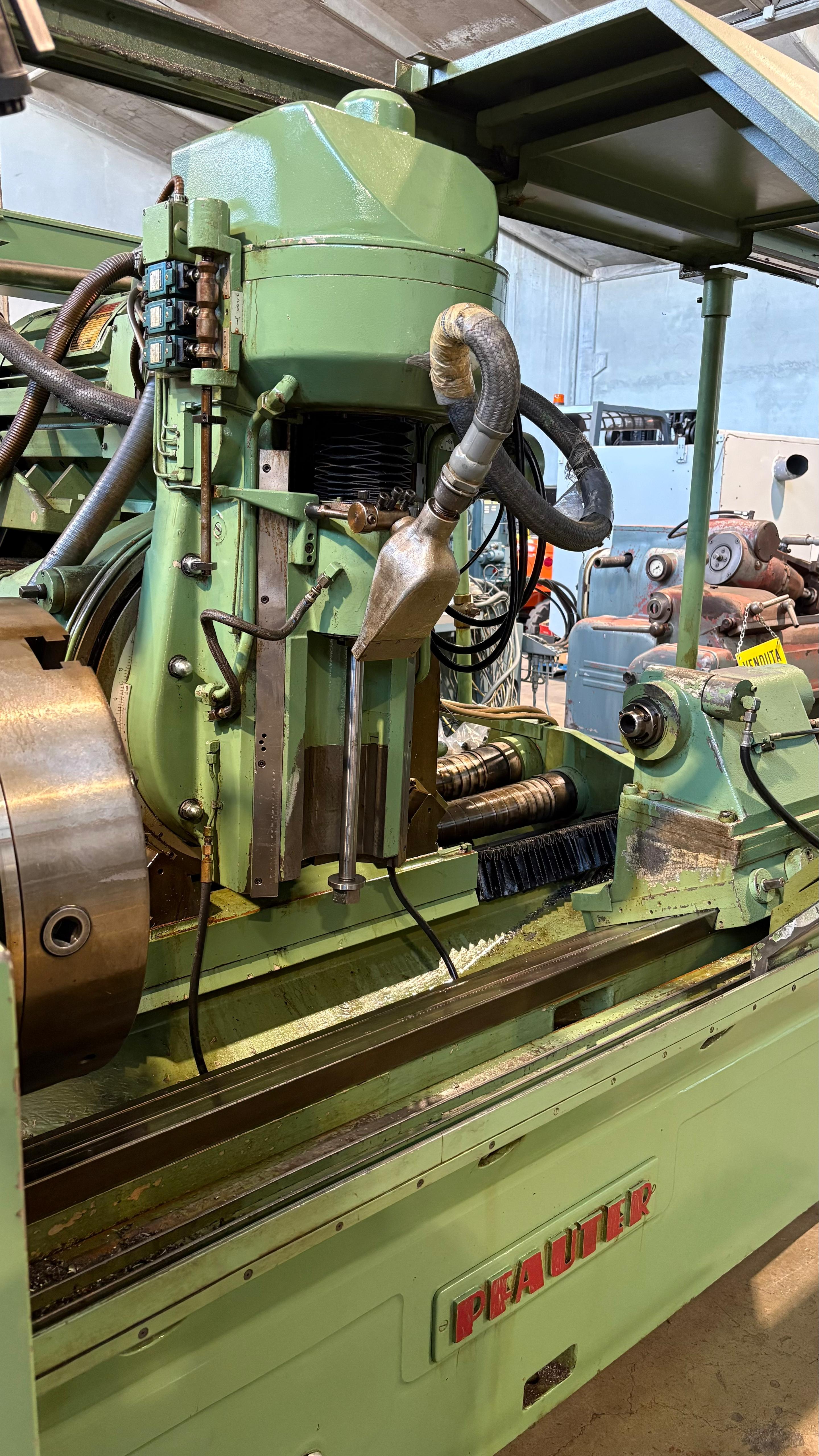 Usato Dentatrice a creatore PFAUTER P 250 H