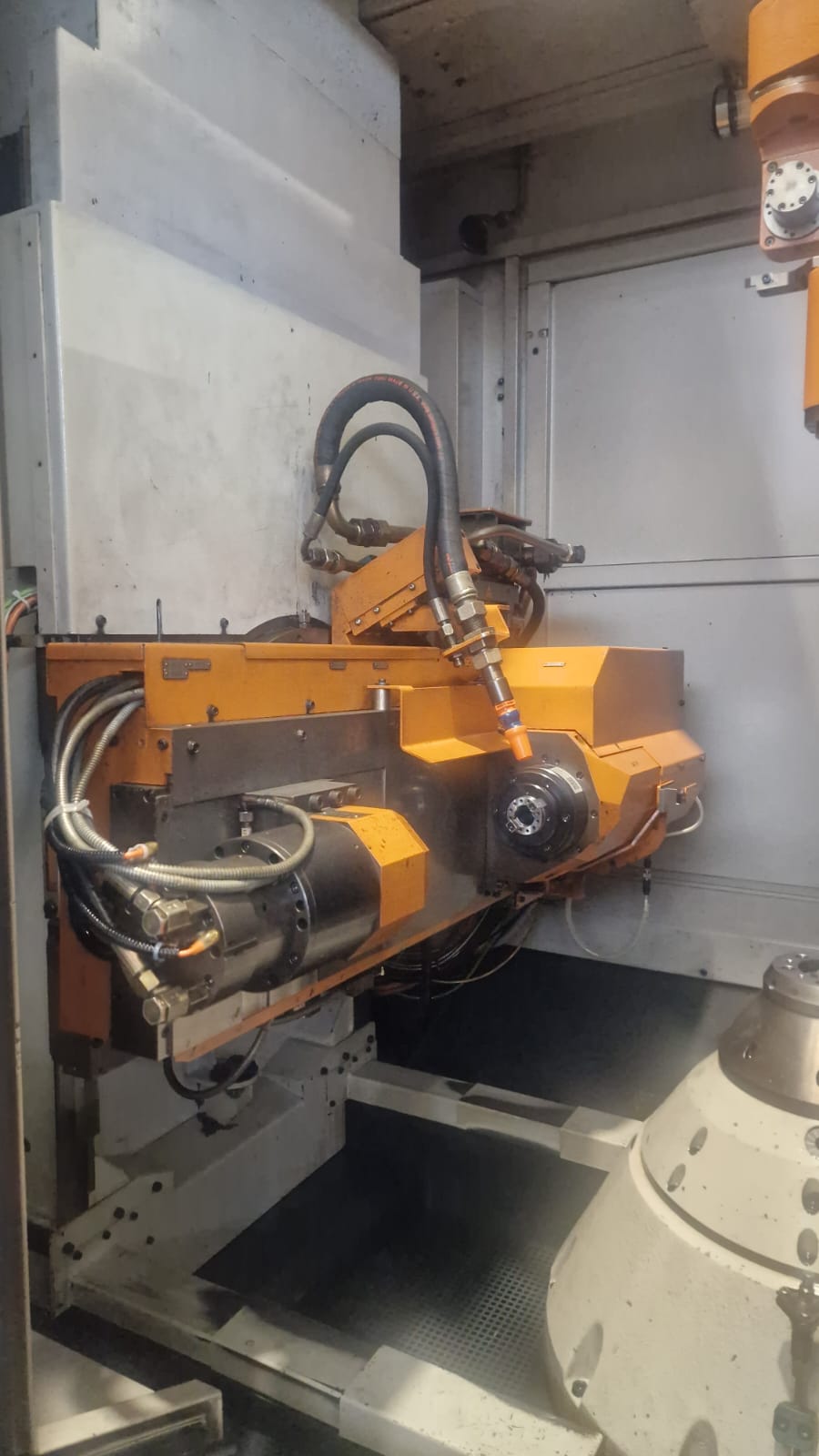 Usato Rettifica per ingranaggi LIEBHERR LCS 300