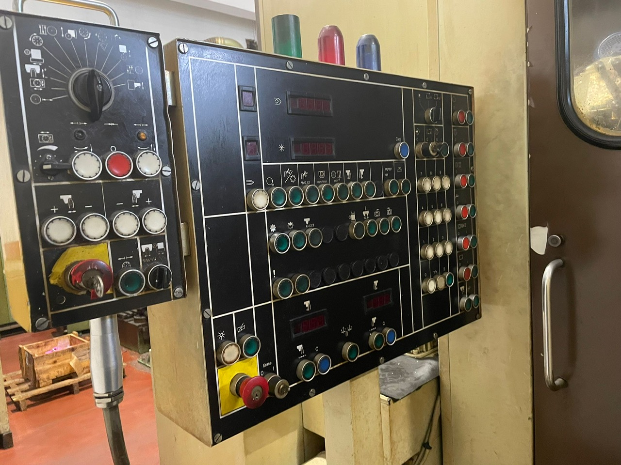 Usato Rettifica per ingranaggi NILES ZSTZ 10 L - Disponibile Gennaio 2025