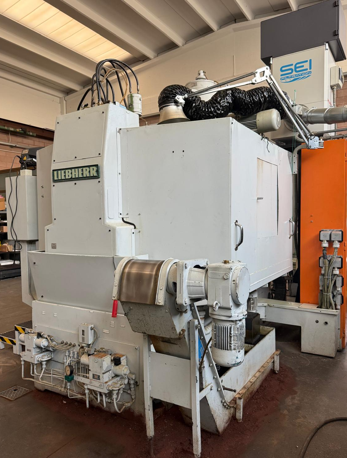 Usato Dentatrice a creatore LIEBHERR L 652