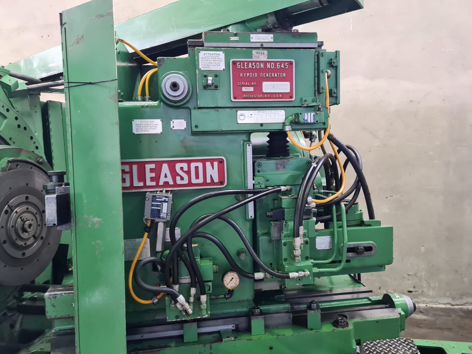 Usato Dentatrice per ingranaggi conici spiral GLEASON 645