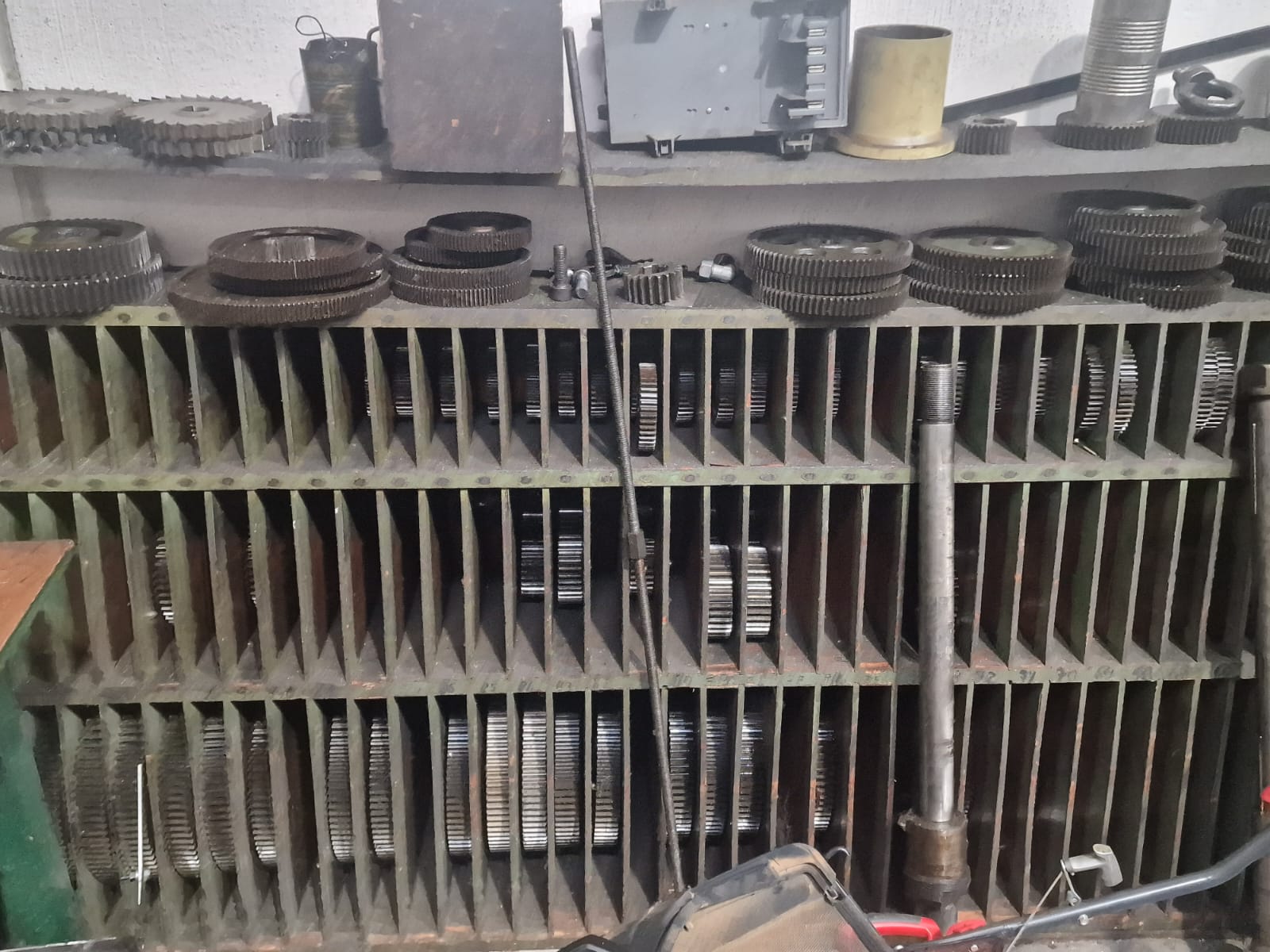 Usato Dentatrice a creatore LIEBHERR L 2200 - disponibile da Giugno 2024