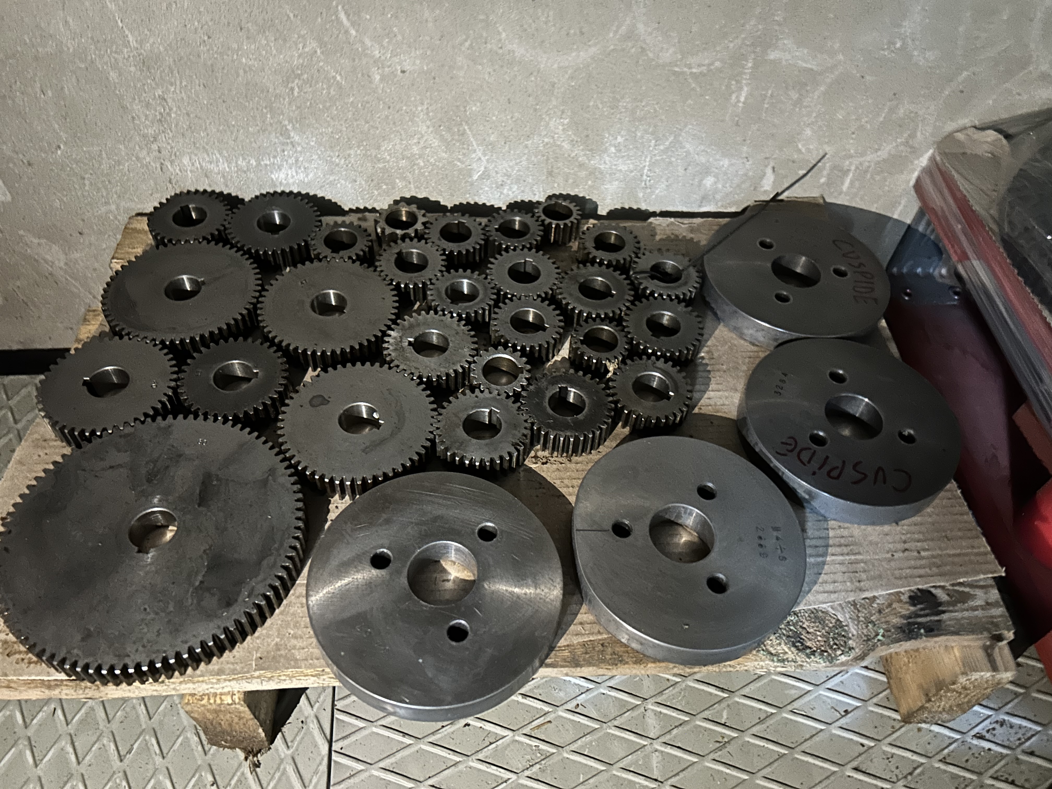 Usato Dentatrice per ingranaggi conici spiral GLEASON 116