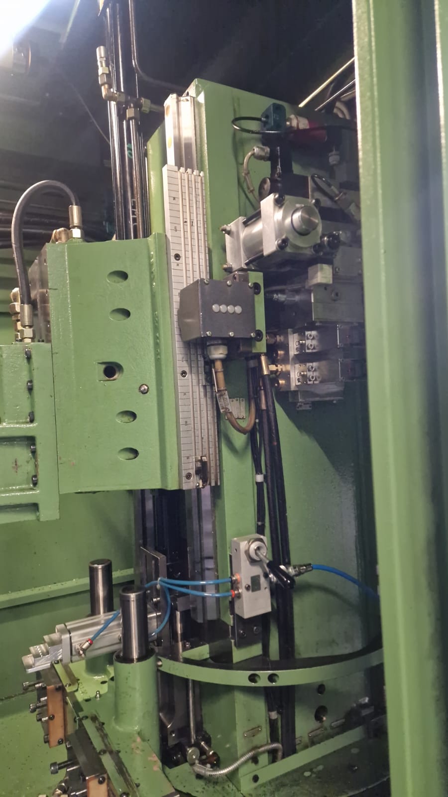 Usato Dentatrice a creatore LIEBHERR LC 282 CNC