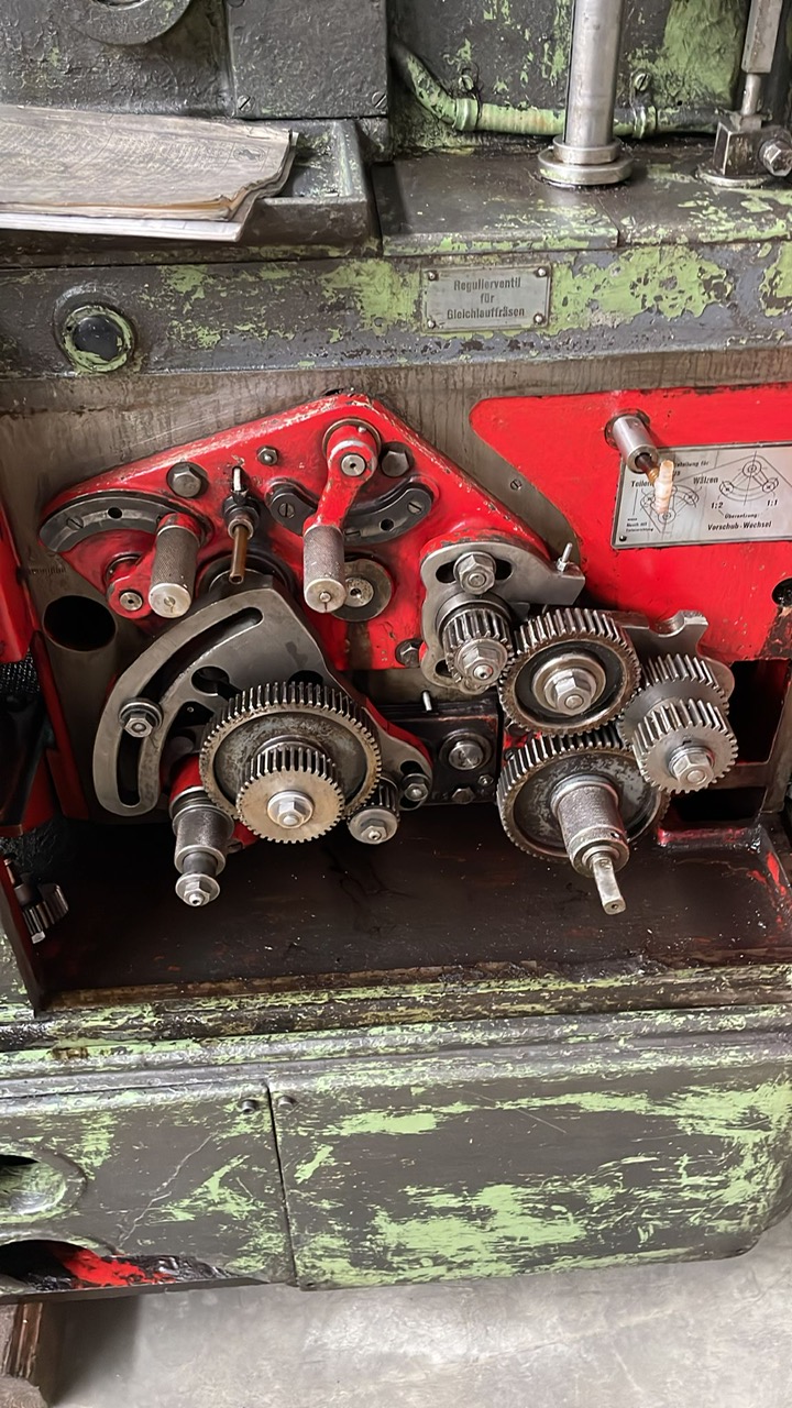 Usato Dentatrice a creatore verticale PFAUTER RS1