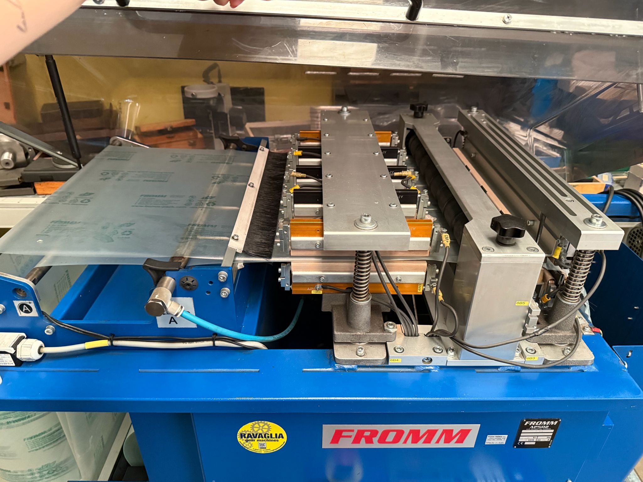 Usato macchina gonfiatrice per air cushion packaging FROMM 