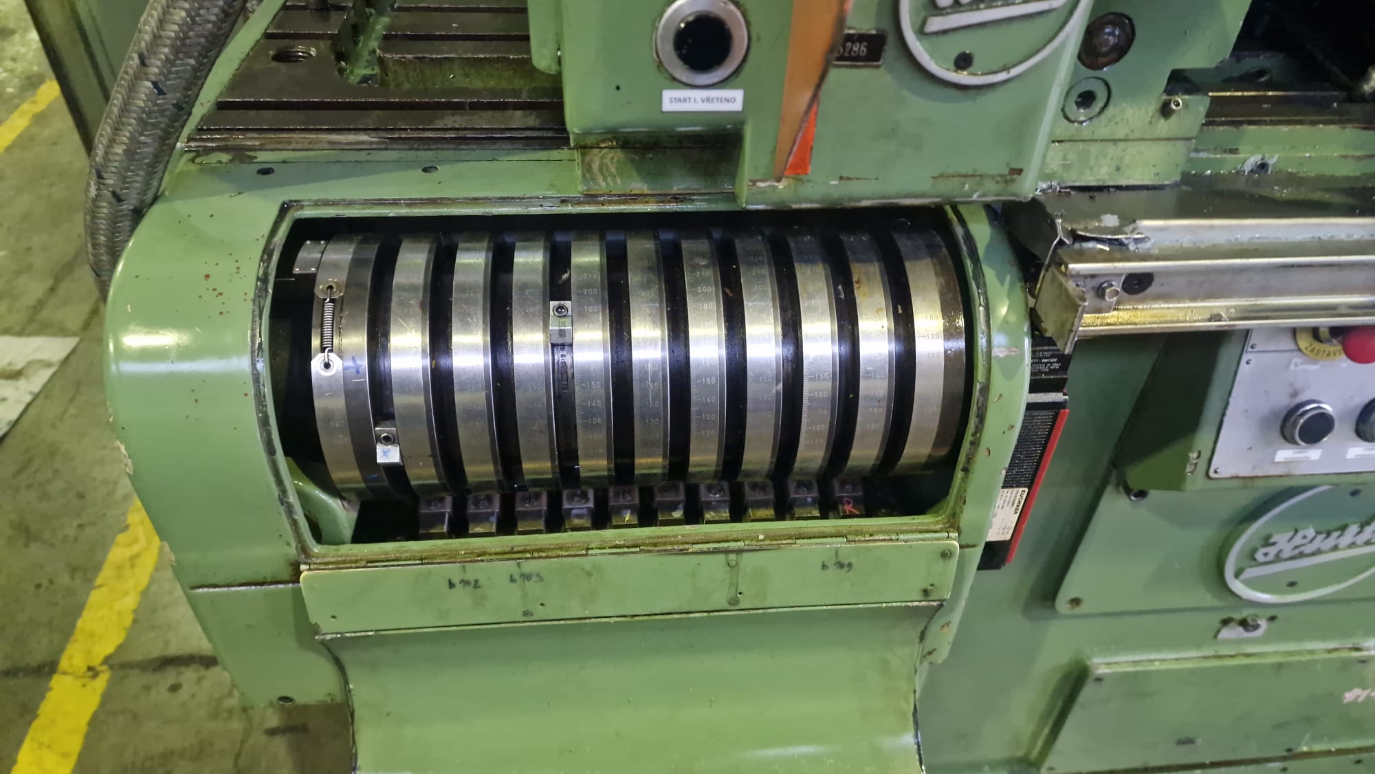 Usato Fresatrice per scanalati HURTH KF 32A 