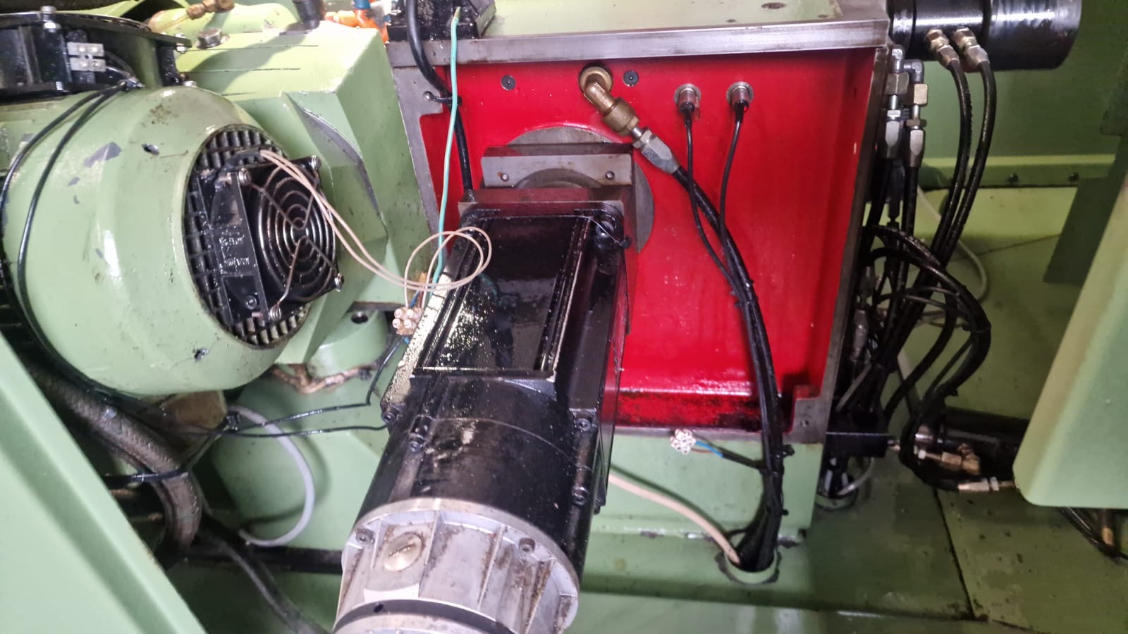 Usato Fresatrice per viti e filetti LAMBERT SA 124-B