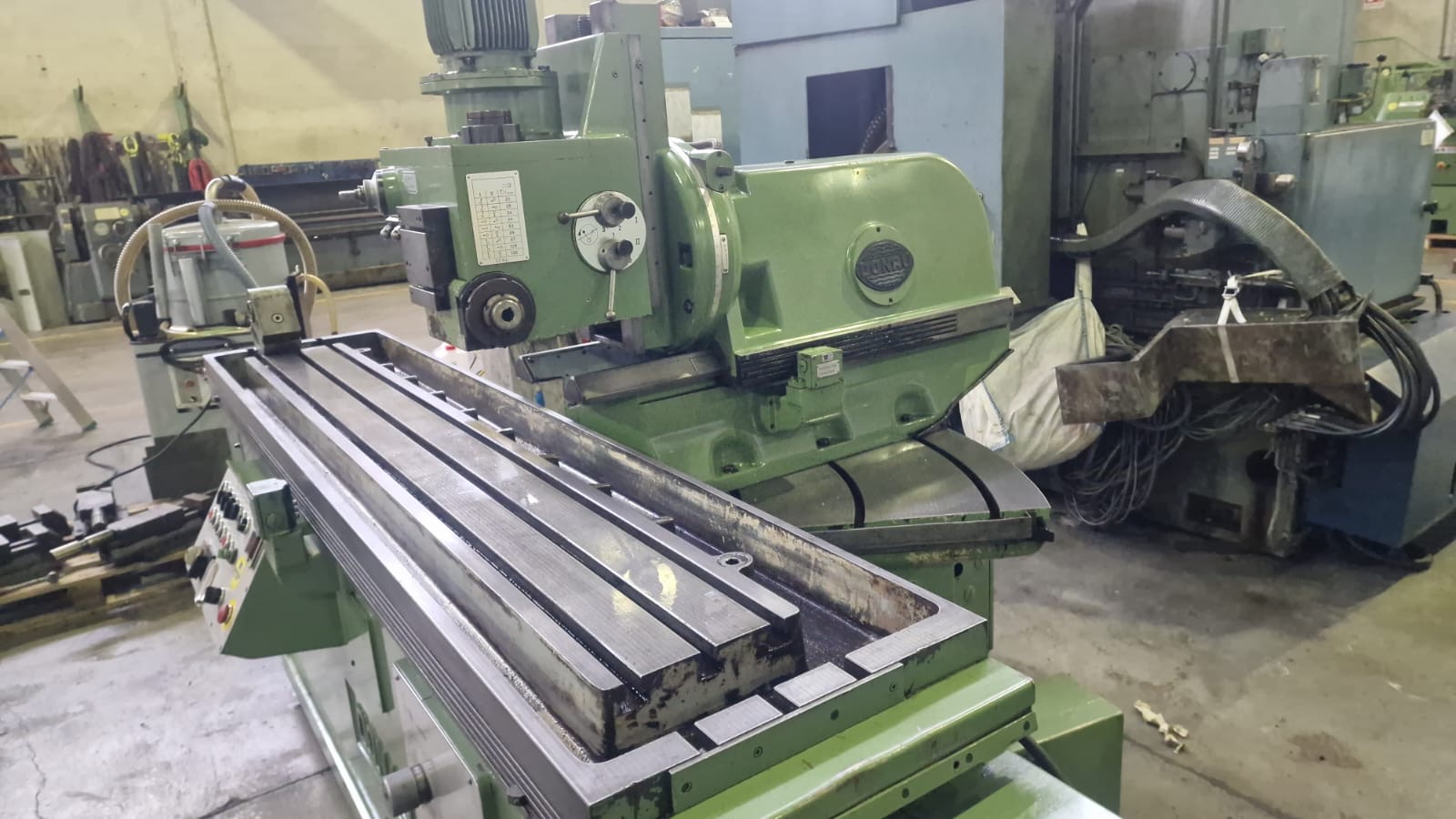 Usato Fresatrice per cremagliere DONAU KNAPP UZFM 300H