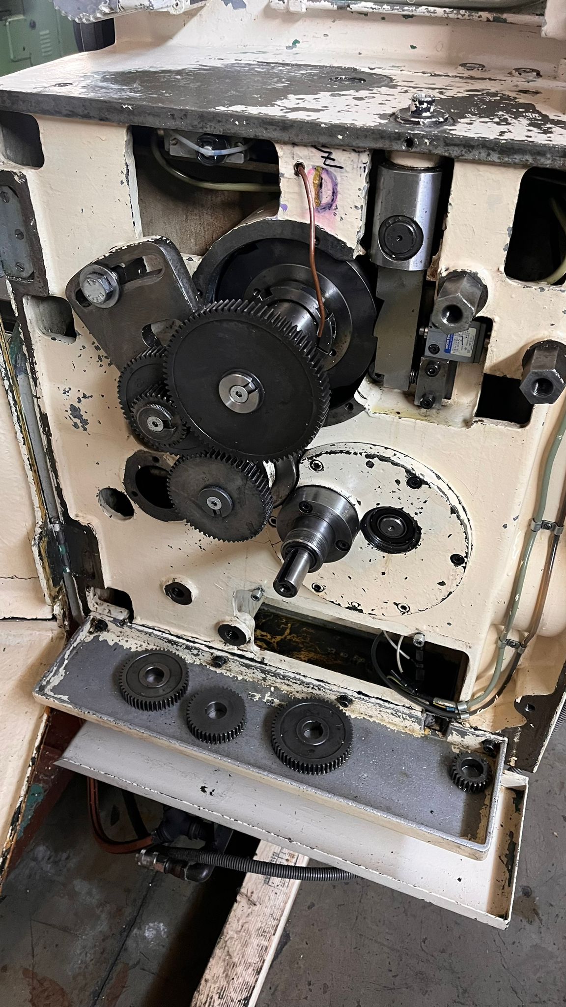 Usato Fresatrice per viti filetti e scanalati WANDERER GF 323 N