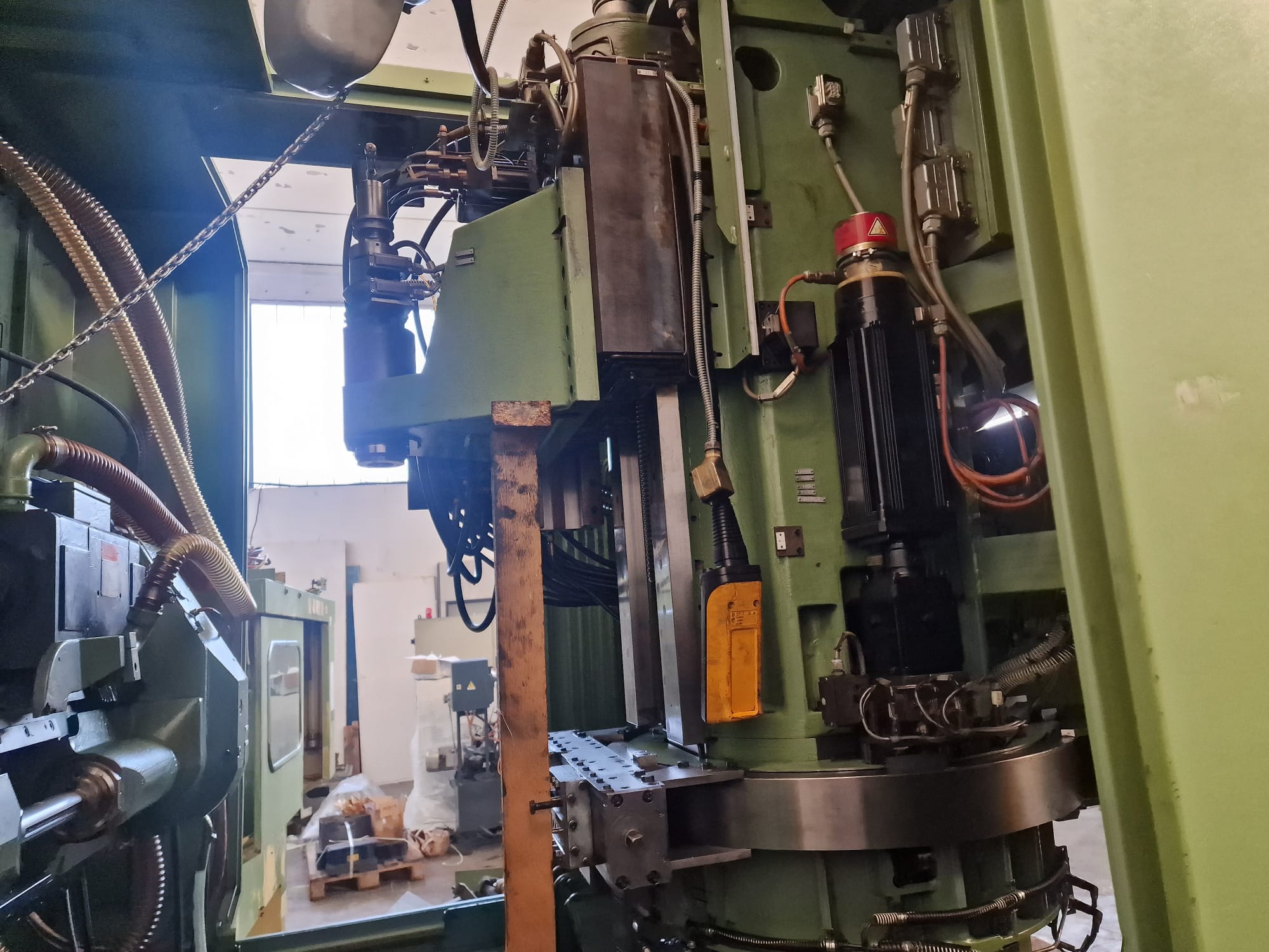 Usato Dentatrice a creatore LIEBHERR LC 752 CNC