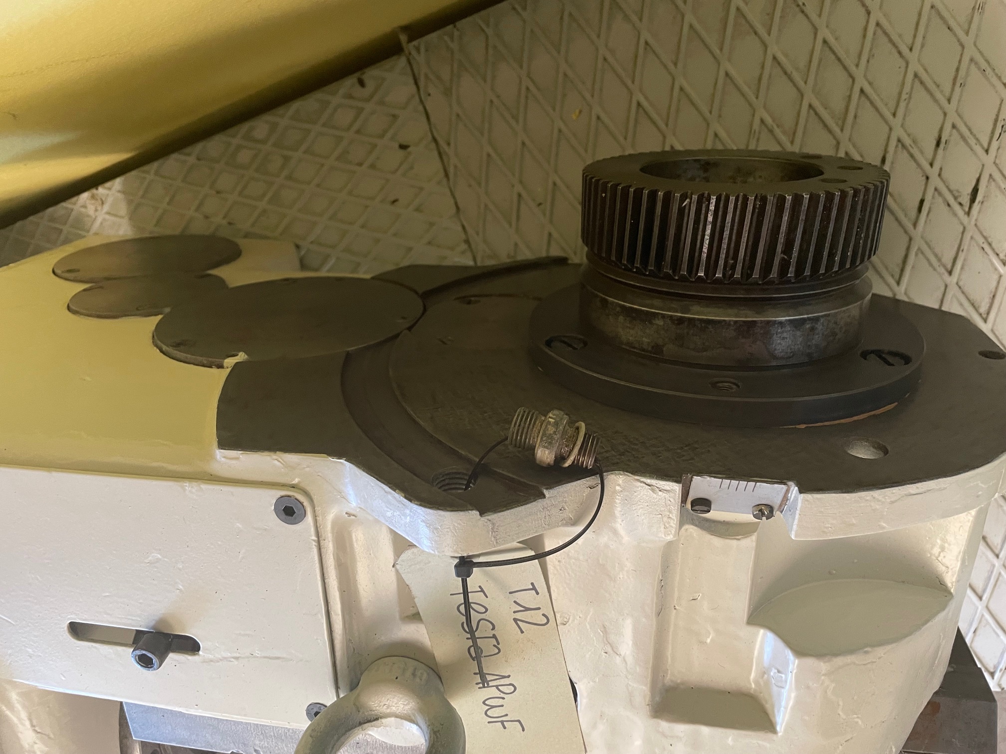 Usato Testa ApFW per fresatrici per viti e filetti HECKERT (Stock no. T12)