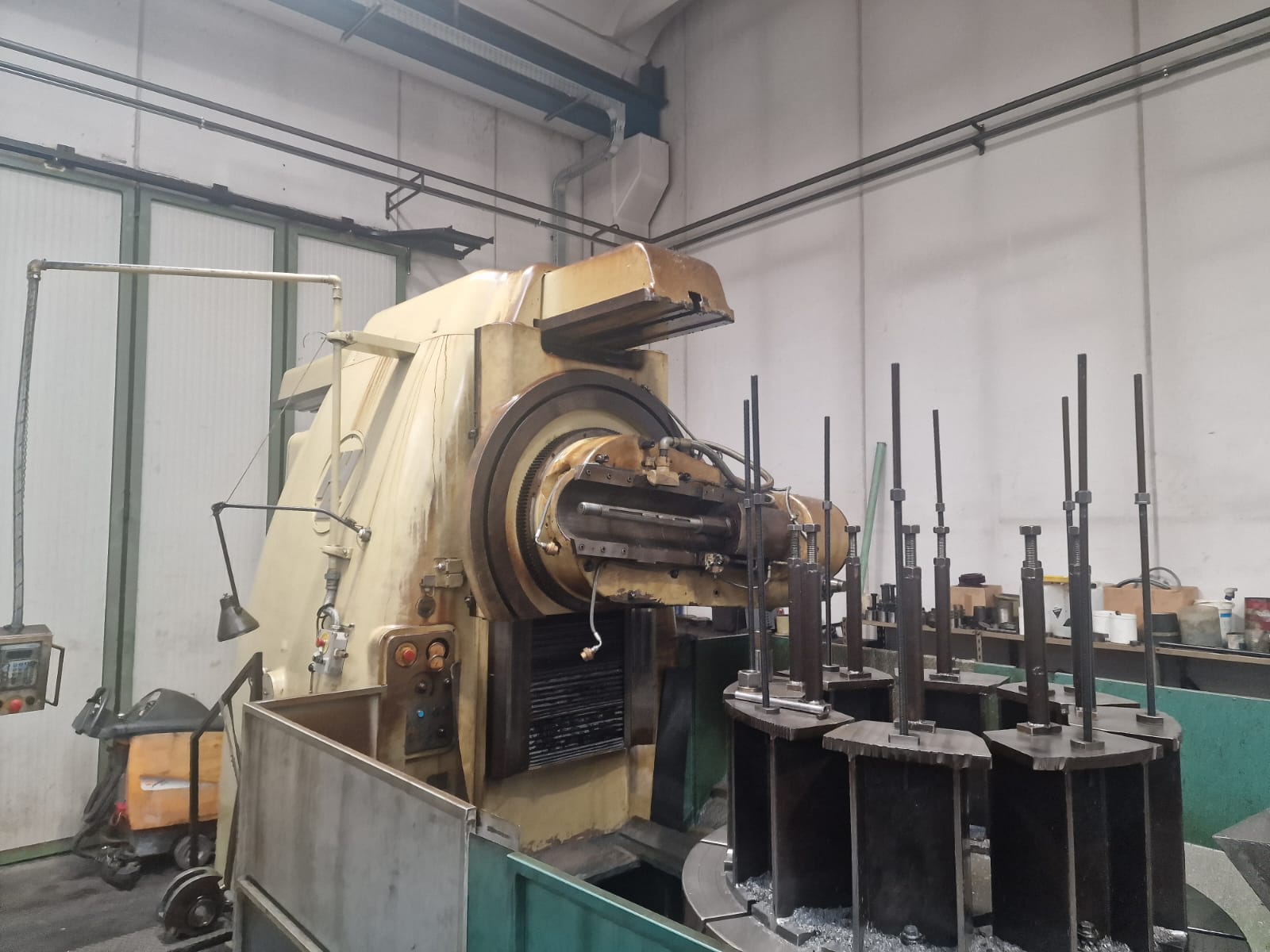 Usato Dentatrice a creatore LIEBHERR L 2200 - disponibile da Giugno 2024