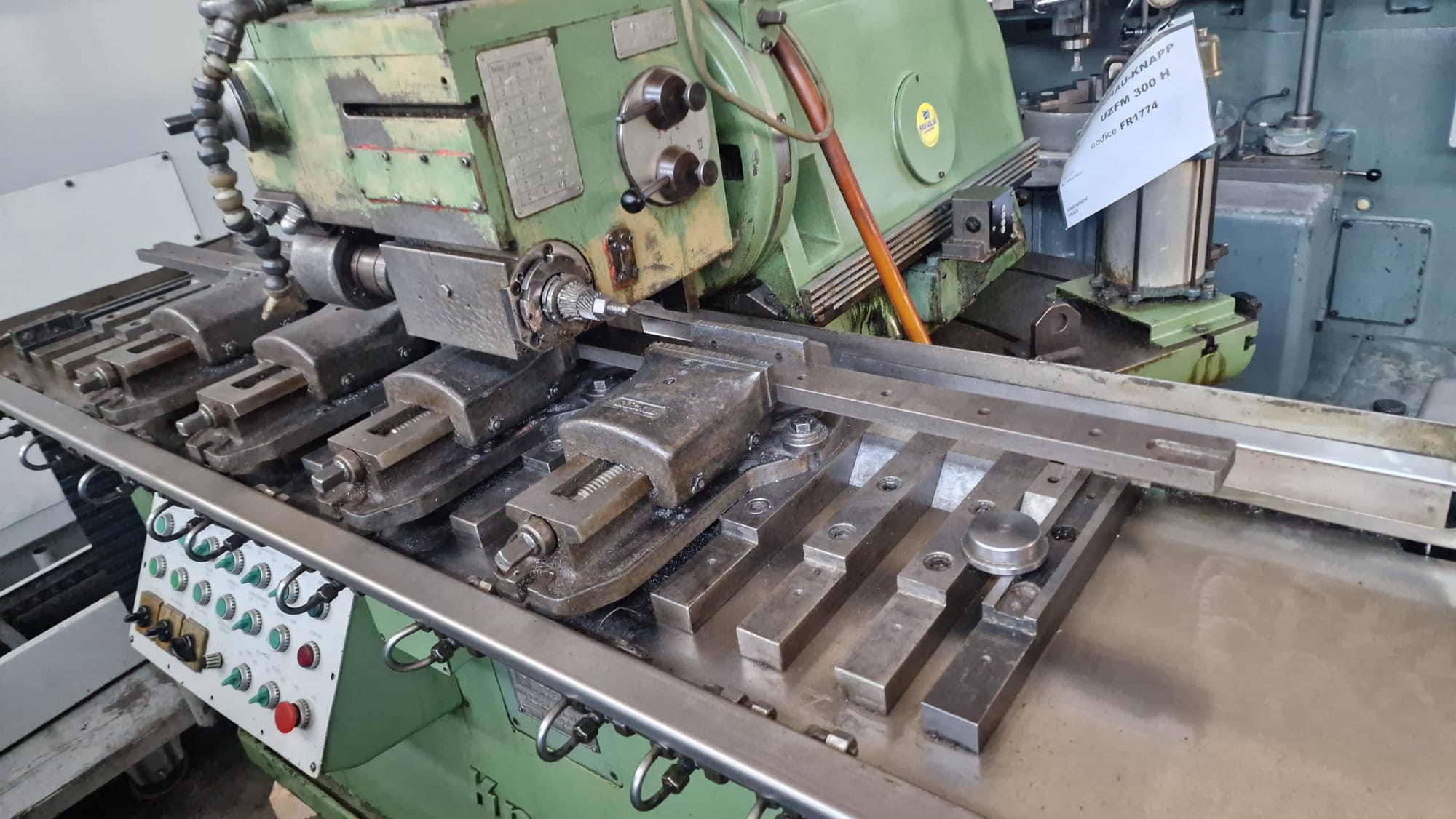 Usato Fresatrice per cremagliere DONAU KNAPP UZFM 300H