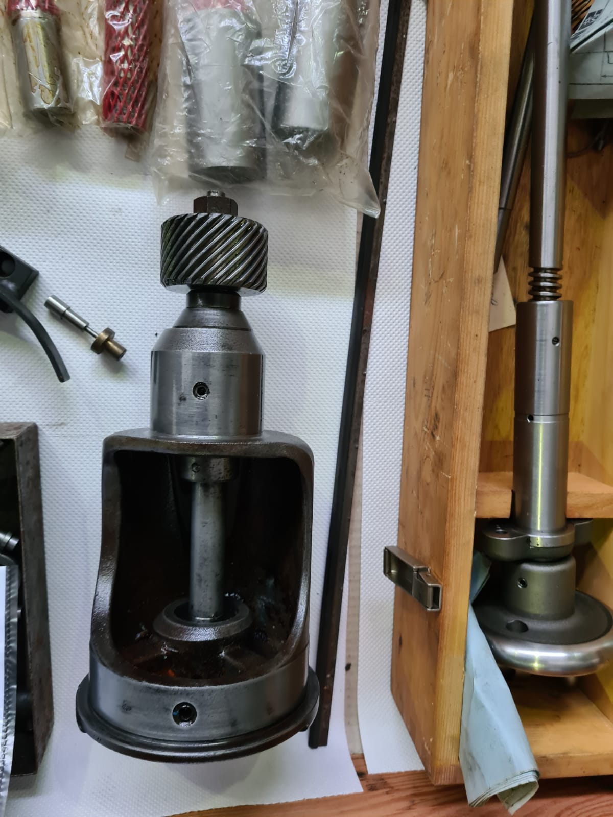 Usato Dentatrice a creatore verticale MIKRON 102.05 MPS