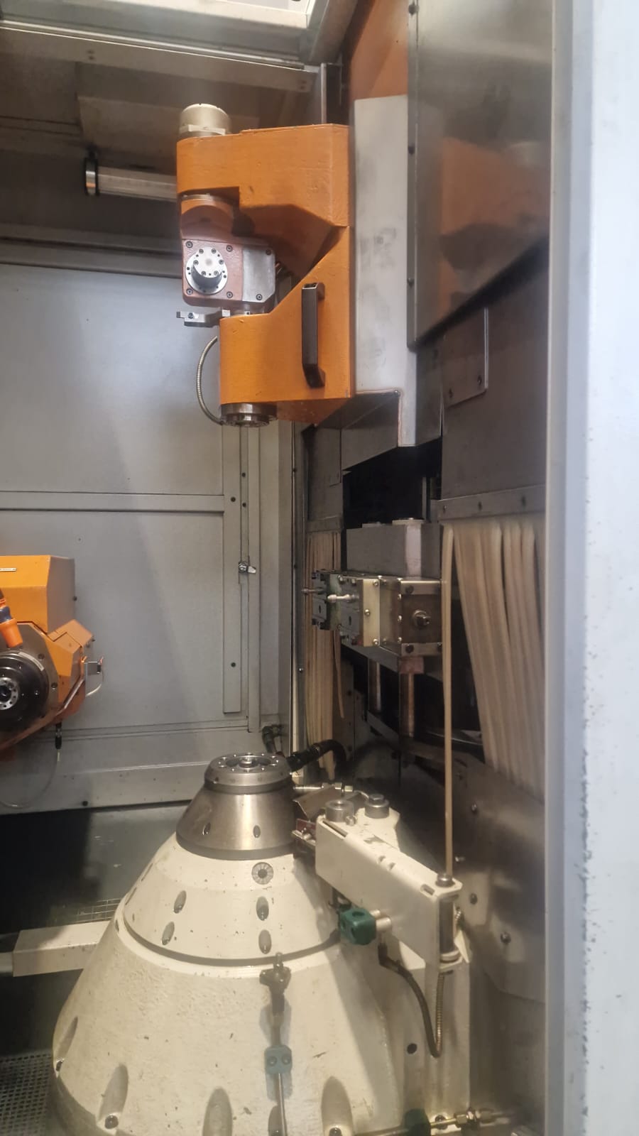 Usato Rettifica per ingranaggi LIEBHERR LCS 300